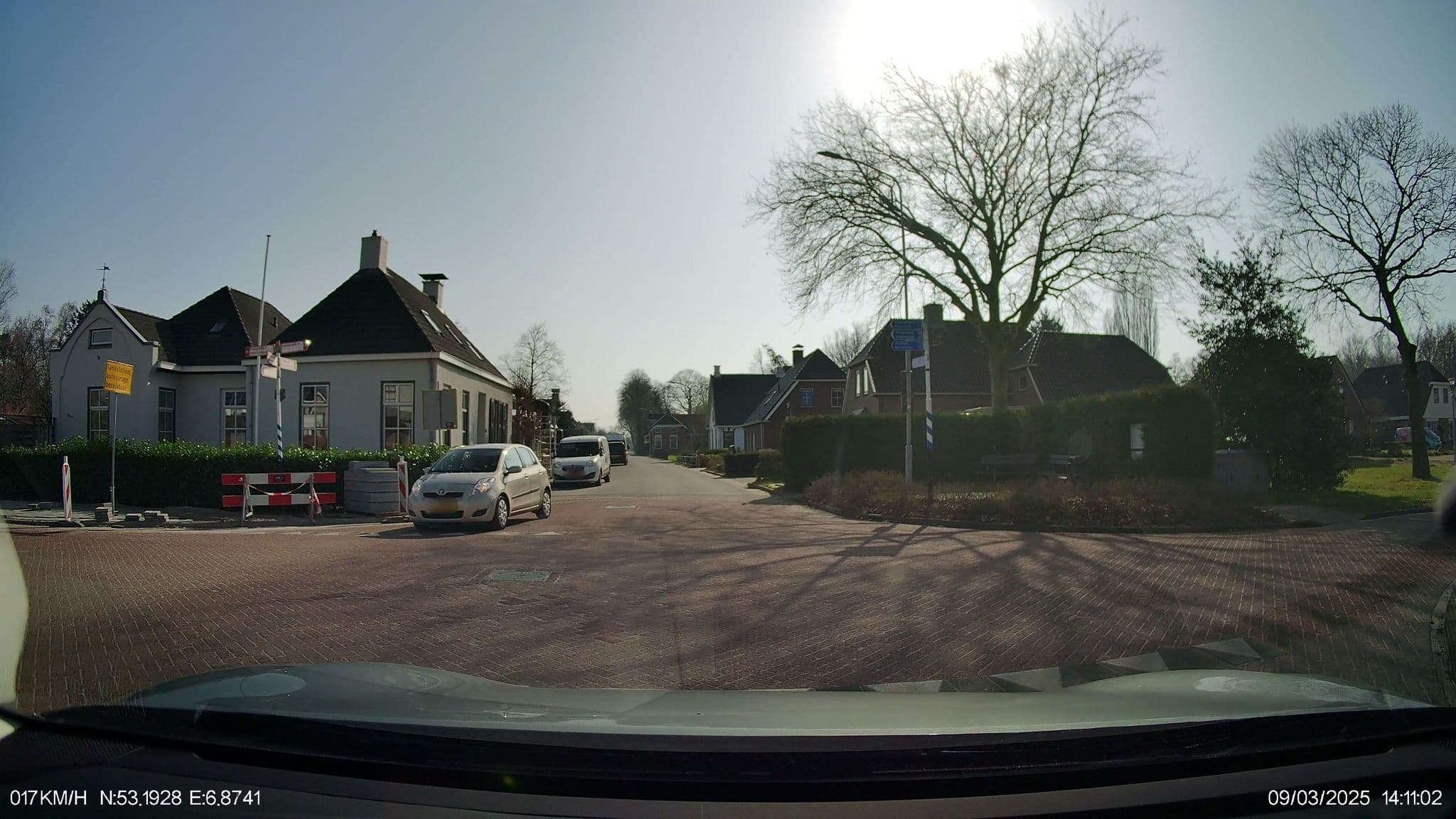 Street view near Het Wapen van Noordbroek - Galerie & Erfgoed Logies, Noordbroek — © thewizard (CC BY-SA · Mapillary)