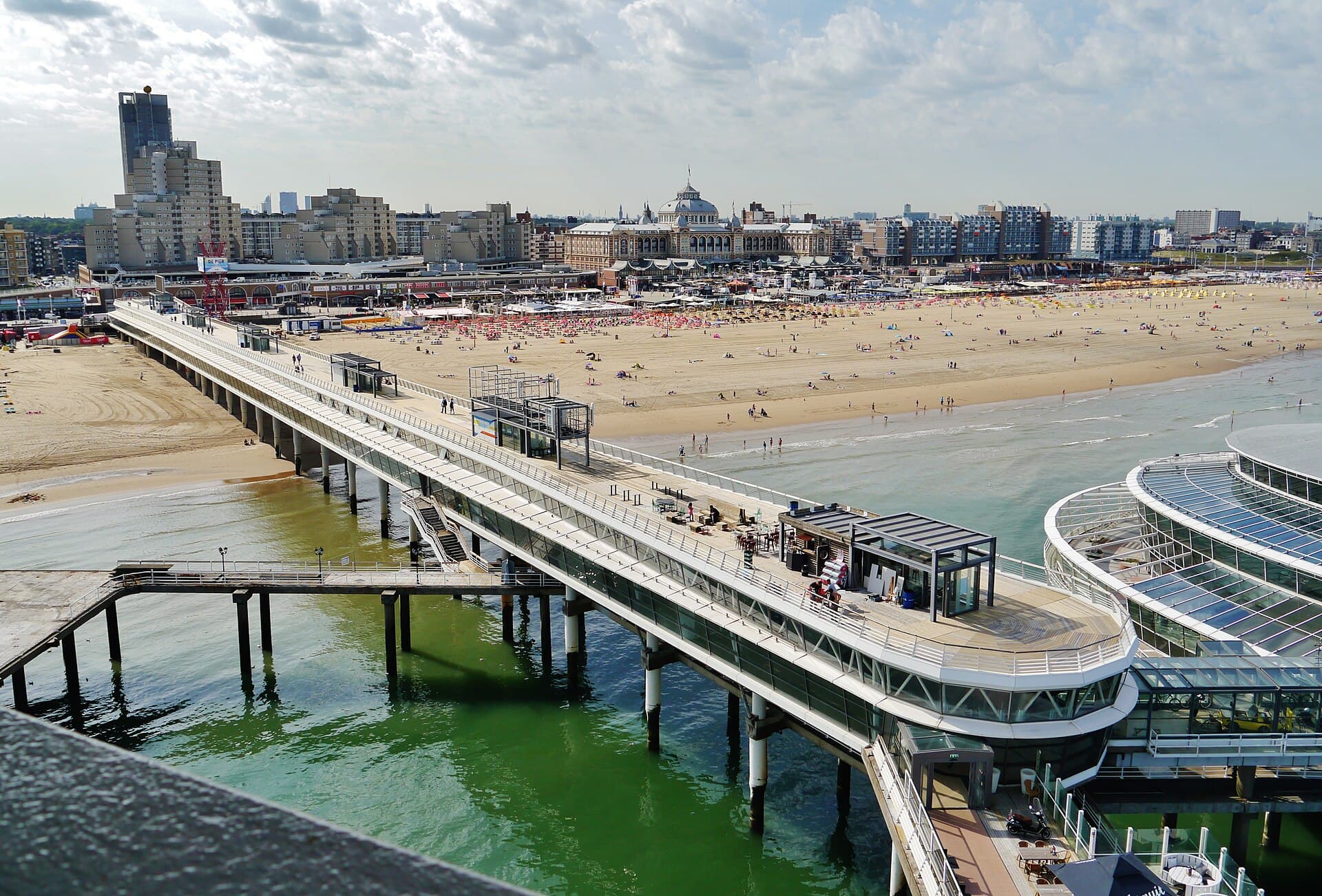 Ocean House Scheveningen (via Wikimedia Commons, CC BY-SA 4.0)