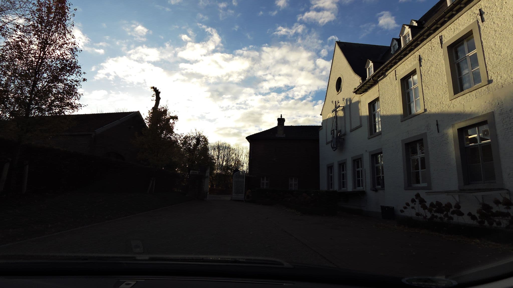Street view near Kasteel Doenrade, Doenrade — © madel (CC BY-SA · Mapillary)