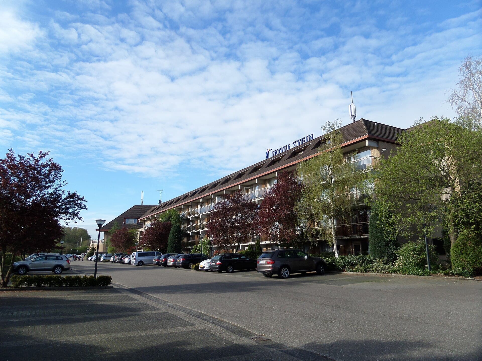 Van der Valk Hotel Stein-Urmond (via Wikimedia Commons, CC BY-SA 4.0)