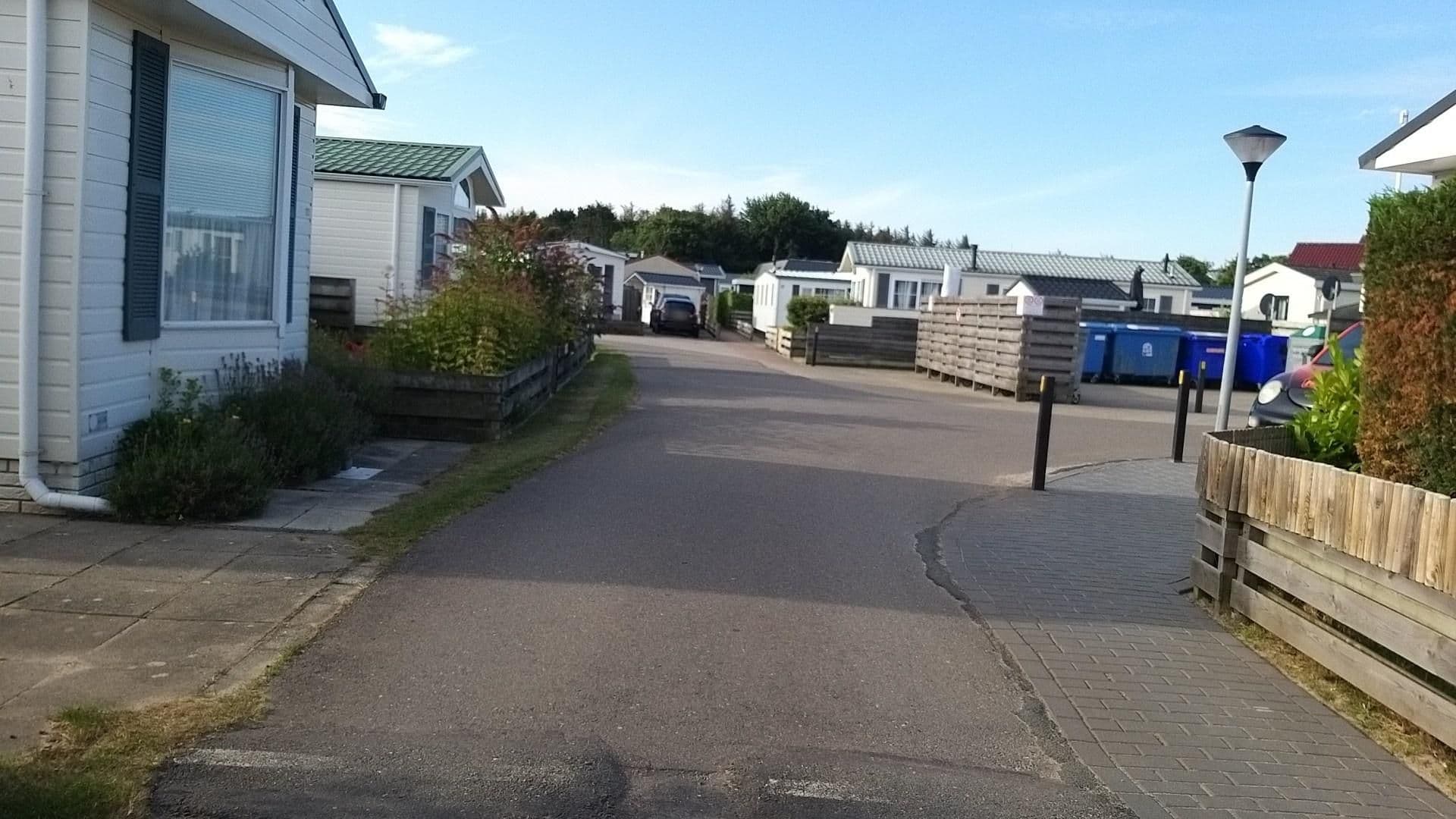 Street view near Chaletpark Bregkoog, De Koog — © t_hartung (CC BY-SA · Mapillary)