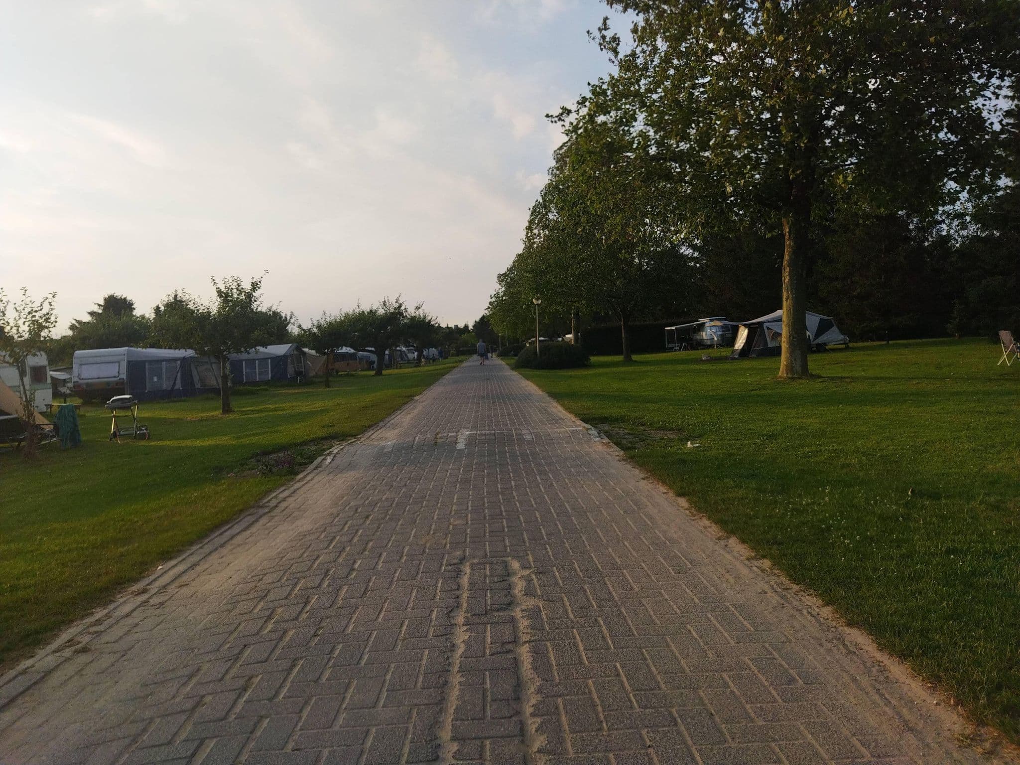 Street view near Camping De Boomgaard, Bunnik — © changchun1 (CC BY-SA · Mapillary)