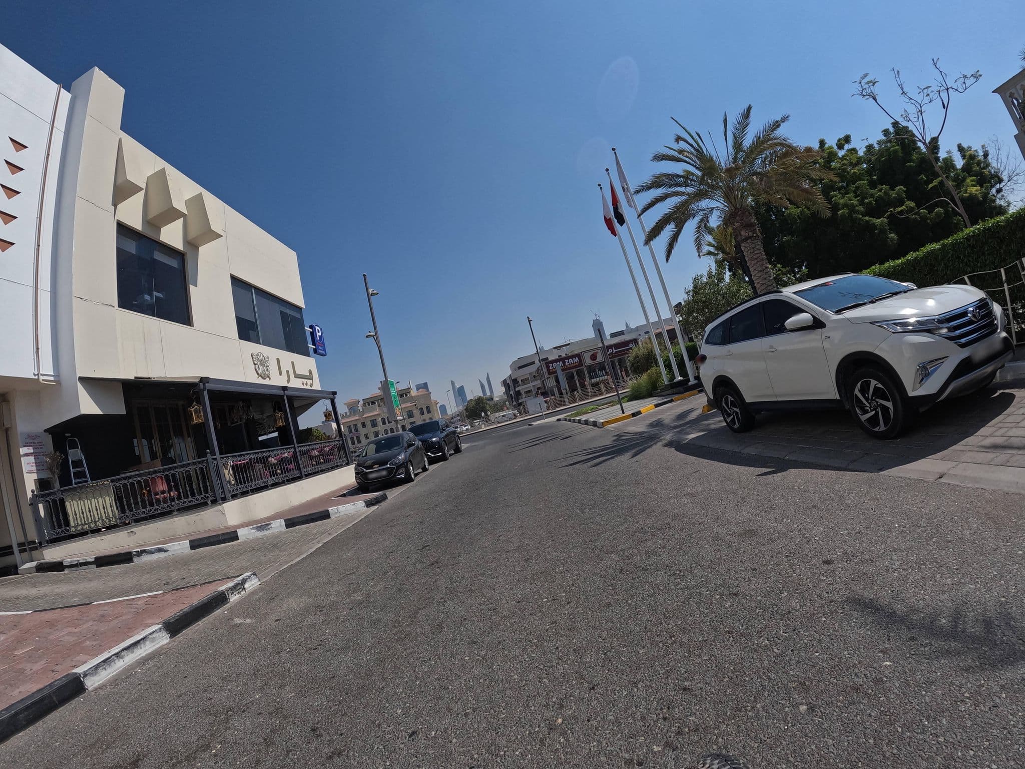 Street view near Dubai Marine, Al Bada'a — © countzero5 (CC BY-SA · Mapillary)
