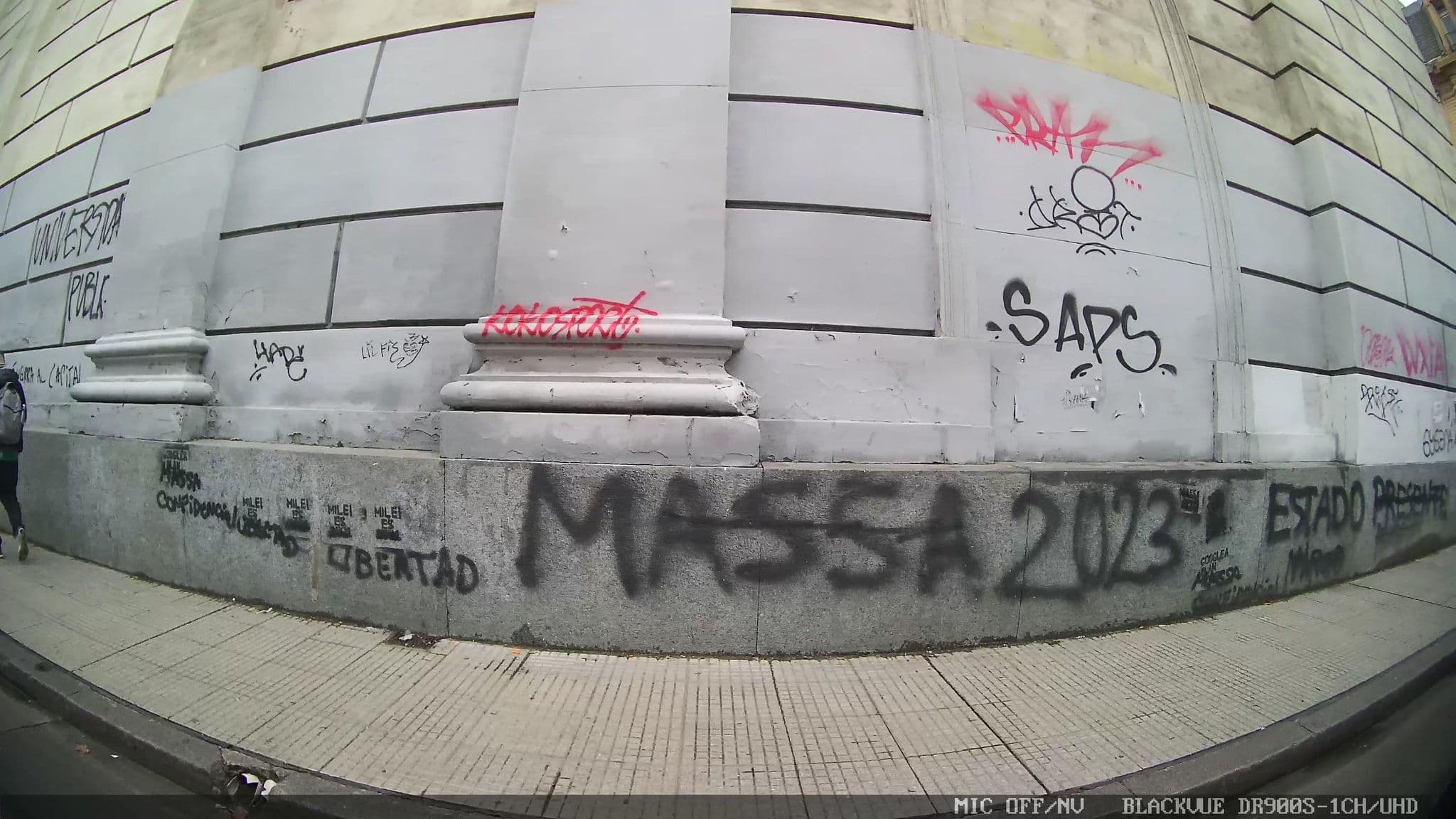 Street view near Duomi Plaza Hotel, Balvanera