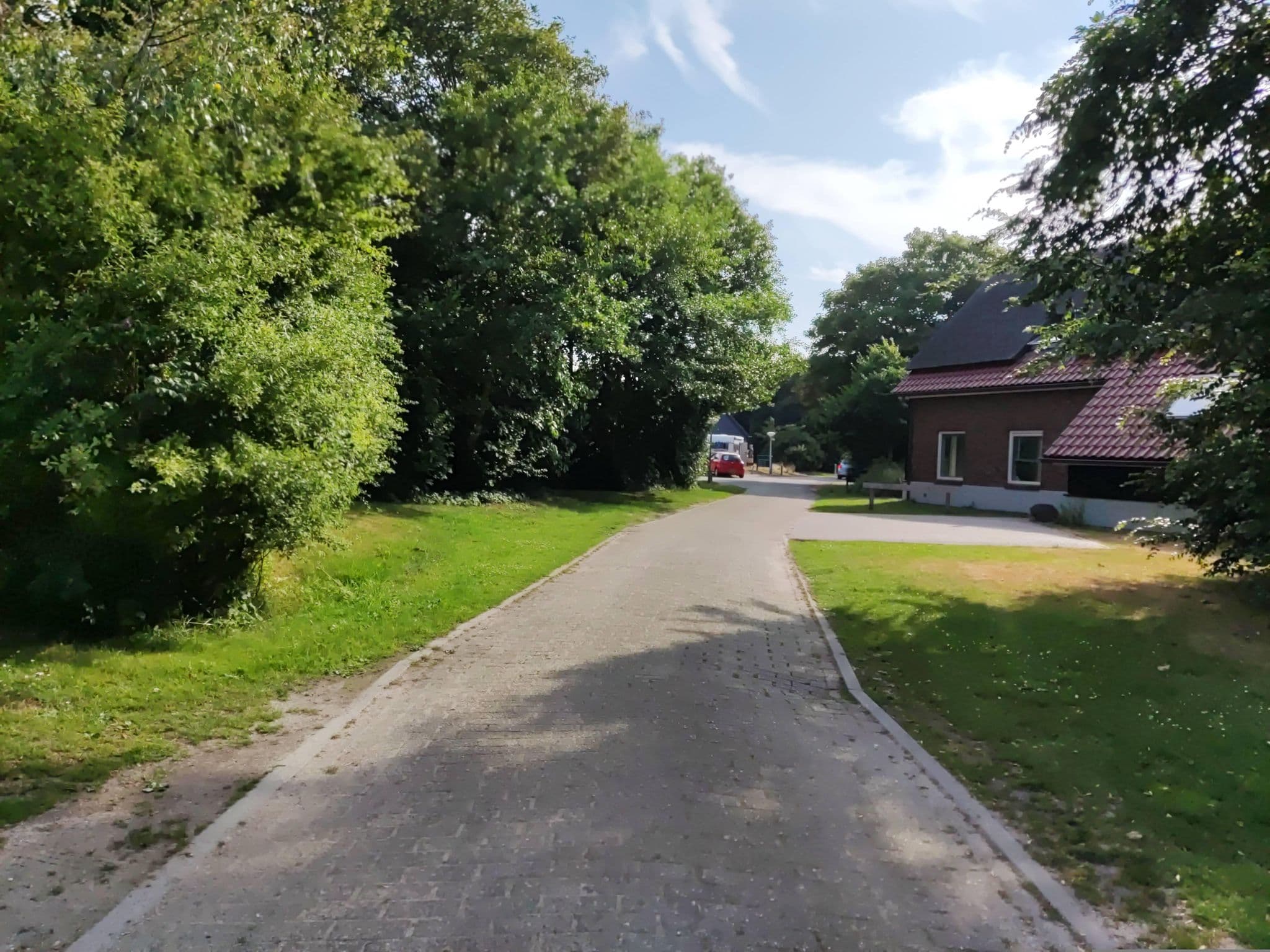 Street view near Landal Sluftervallei, De Koog — © t_hartung (CC BY-SA · Mapillary)