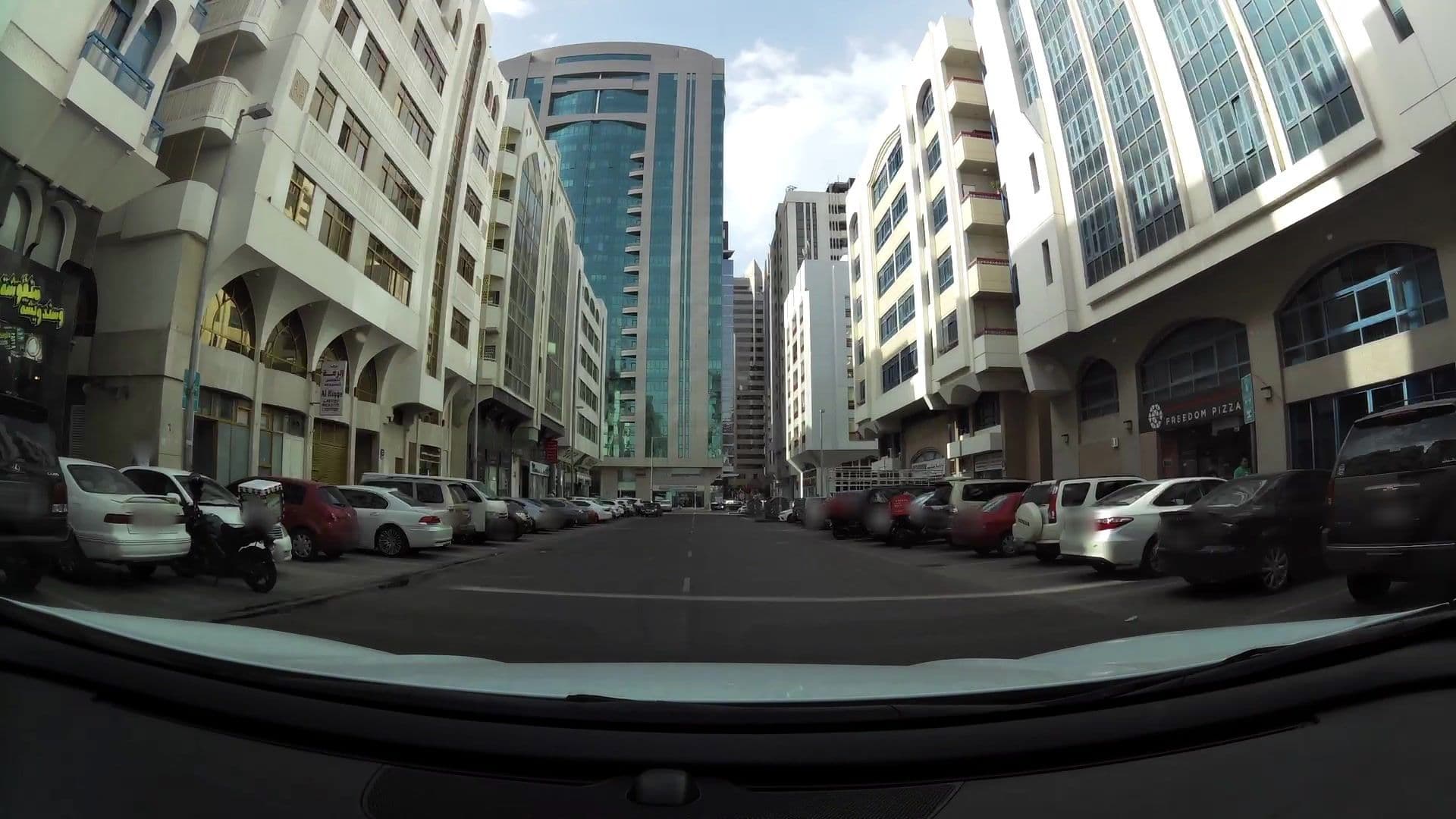 Street view near Hilton, Abu Dhabi — © kaartcam (CC BY-SA · Mapillary)