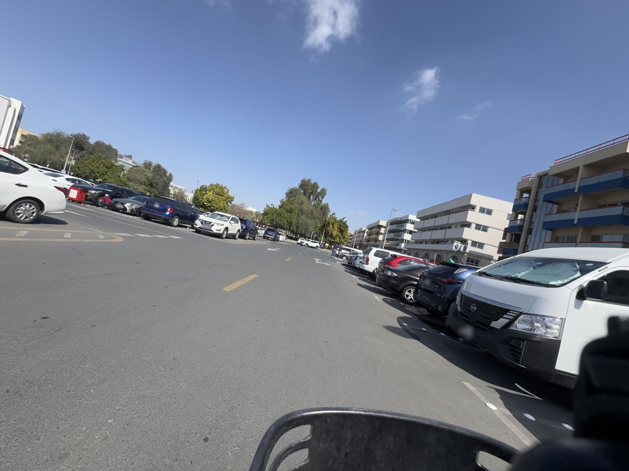 Street view near aster clinic jobro frnd karama, Al Karama — © inouemak (CC BY-SA · Mapillary)