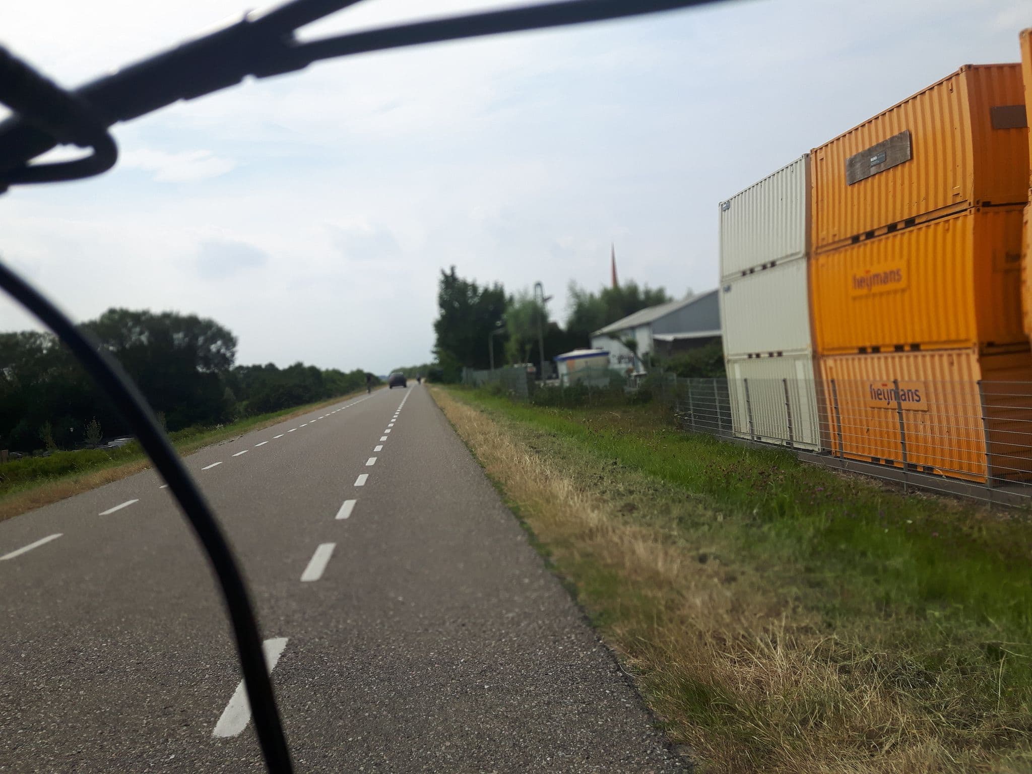 Street view near Camperplaats De Beersteeg, Zaltbommel — © adverburg (CC BY-SA · Mapillary)