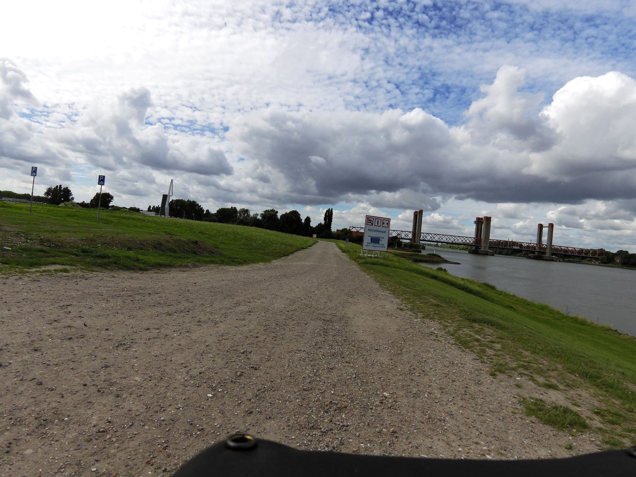 Street view near Camperstandplaats Hongerlandsedijk, Spijkenisse — © sander_h (CC BY-SA · Mapillary)