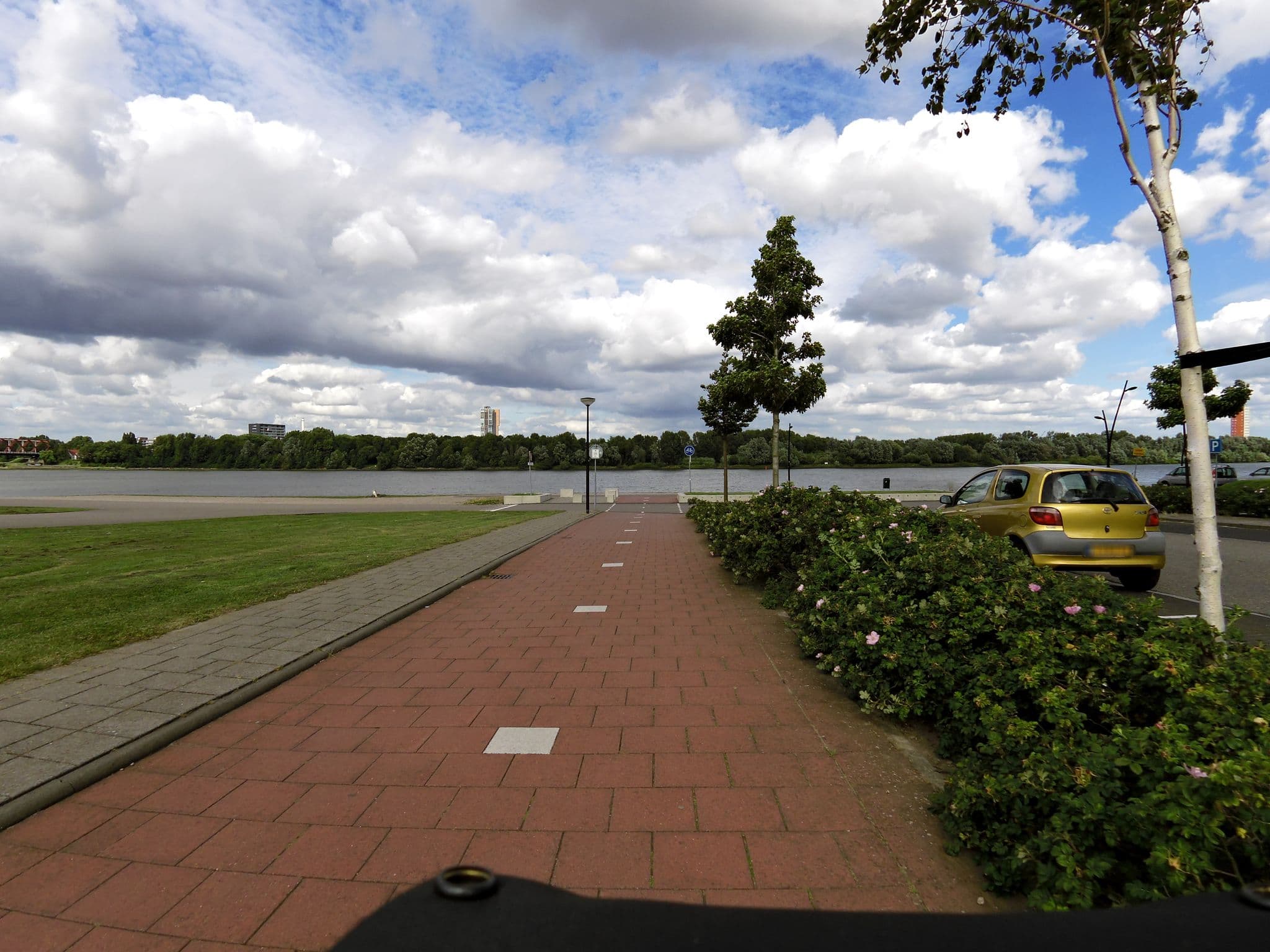 Street view near Camperstandplaats Hongerlandsedijk, Spijkenisse — © sander_h (CC BY-SA · Mapillary)