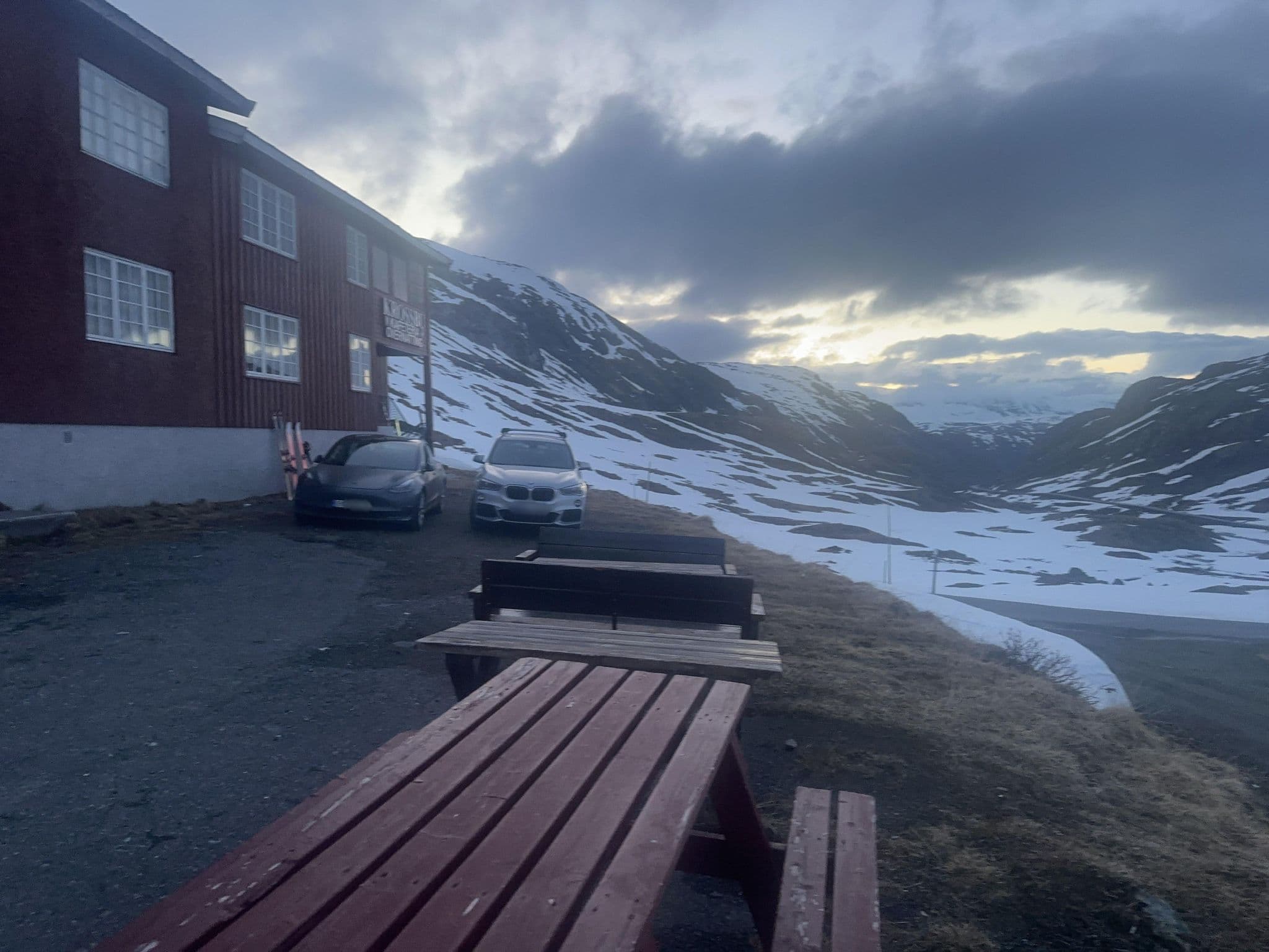 Street view near Krossbu Turiststasjon, Farnes — © heigre (CC BY-SA · Mapillary)