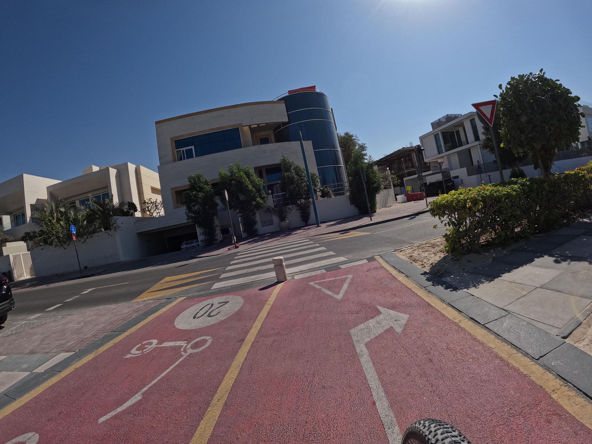 Street view near jumairah beach burj al arab, Umm Suqaym — © countzero5 (CC BY-SA · Mapillary)