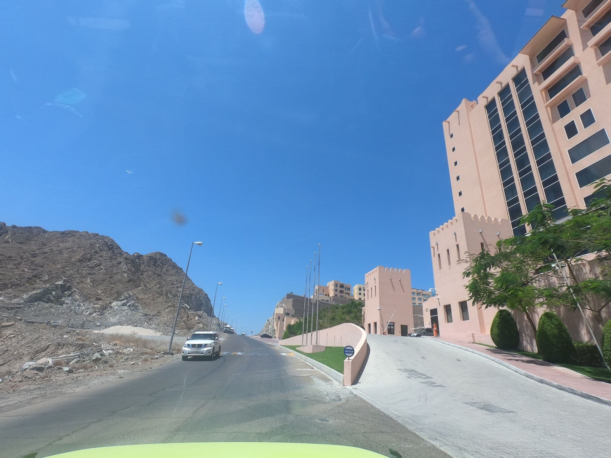 Street view near Fairmont Fujairah Beach Resort, Dibba Al-Hisn — © countzero5 (CC BY-SA · Mapillary)