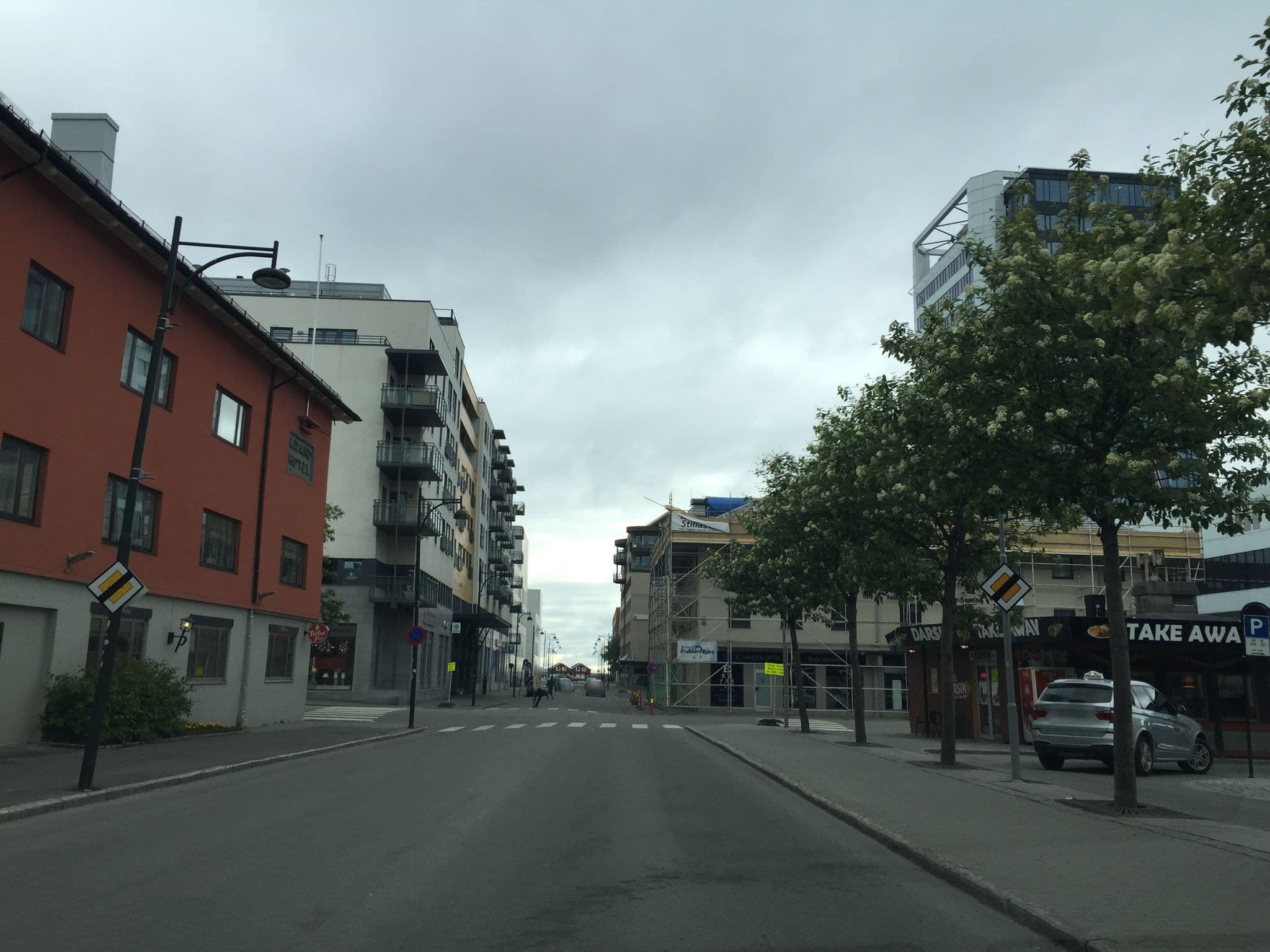 Street view near Clarion Collection Hotel Grand Bodø, Bodø — © tommy_ovesen_net (CC BY-SA · Mapillary)