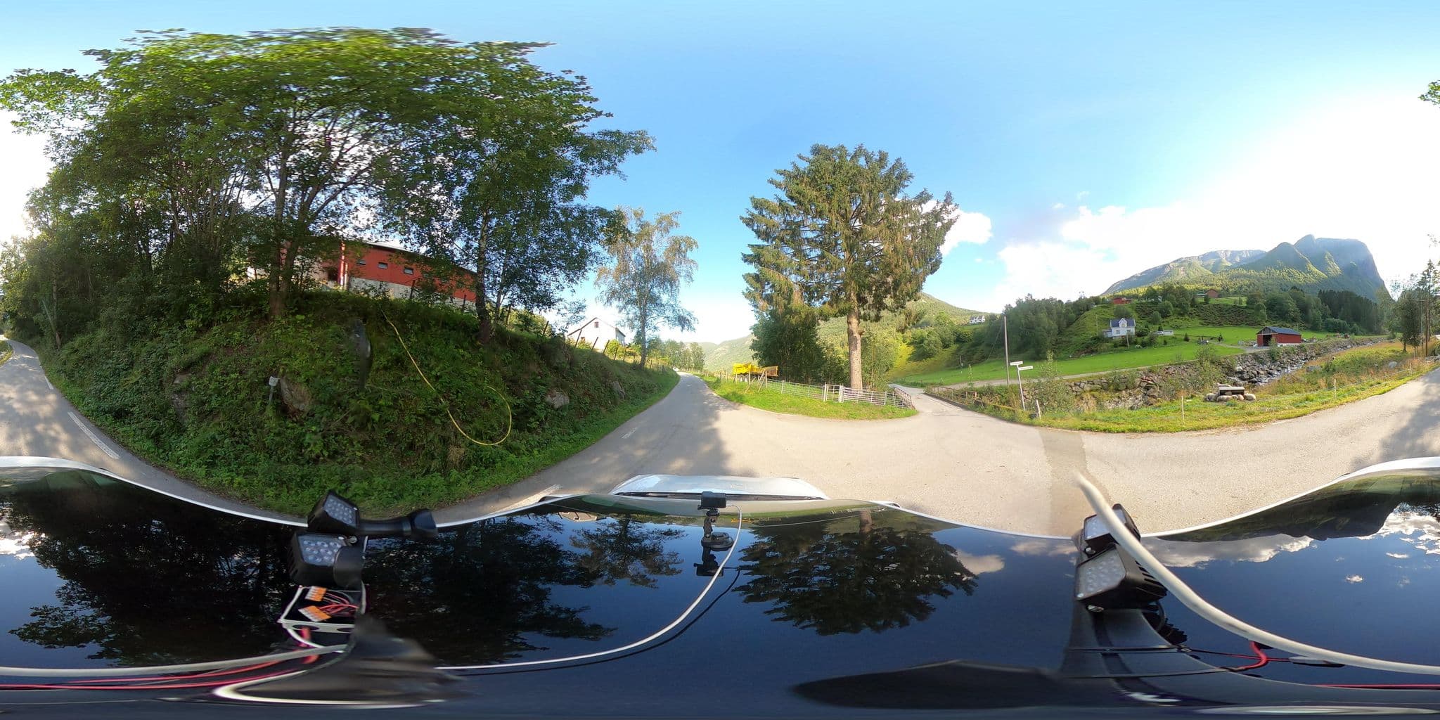 Street view near Frøys Hus, Hermansverk — © catoandersen (CC BY-SA · Mapillary)