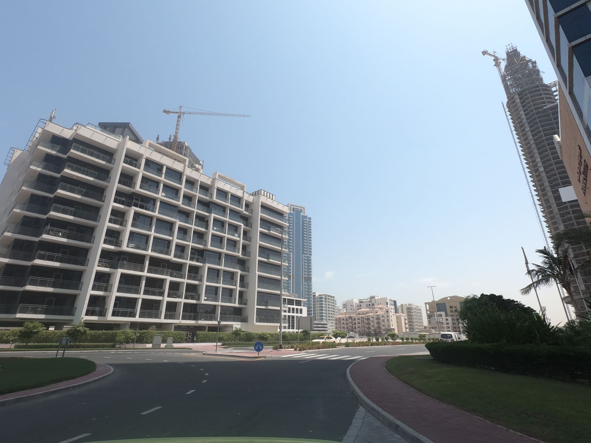 Street view near Fraser Suites and Apartments, Al Sufouh — © countzero5 (CC BY-SA · Mapillary)