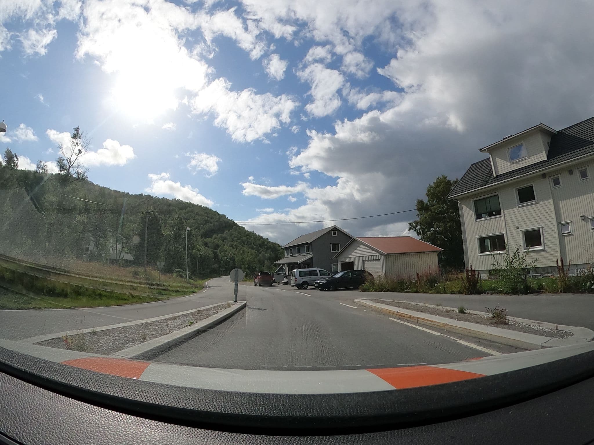 Street view near Ulvsvåg Gjestgiveri, Lødingen — © catoandersen (CC BY-SA · Mapillary)