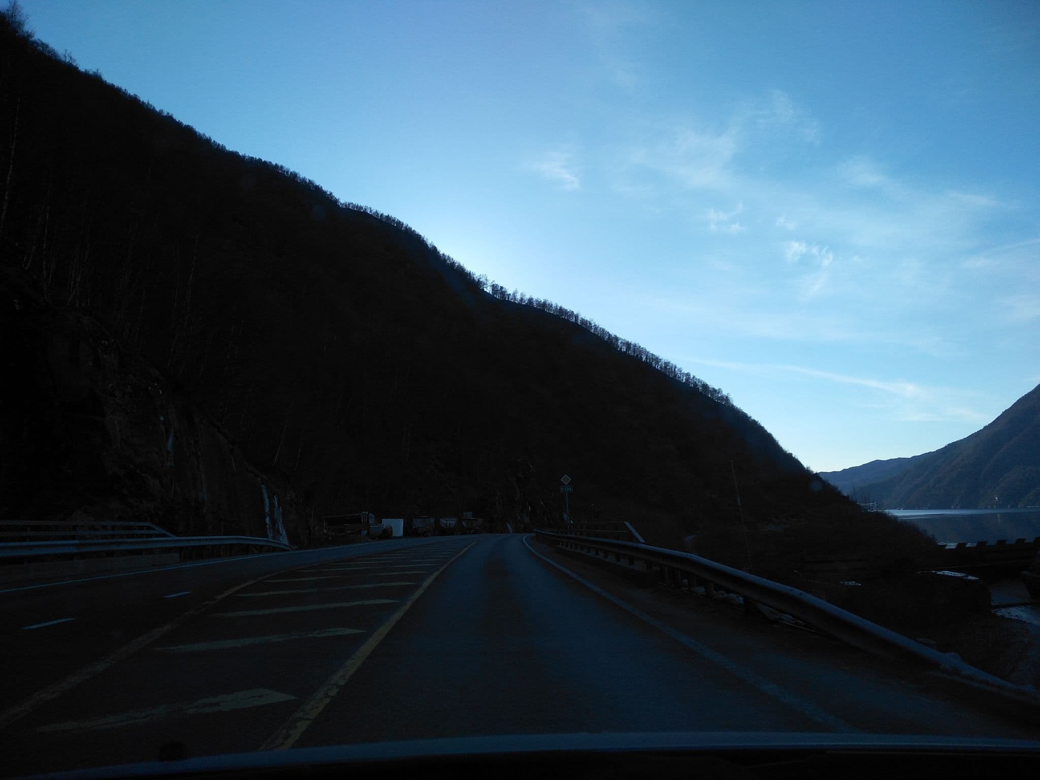 Street view near Åkrafjordtunet, Sauda — © brokenpike (CC BY-SA · Mapillary)