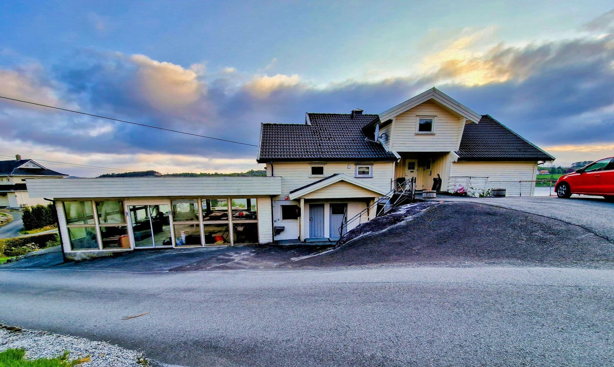 Street view near Skjoldastraumen Camping & Marina, Tysvær — © km2bp (CC BY-SA · Mapillary)