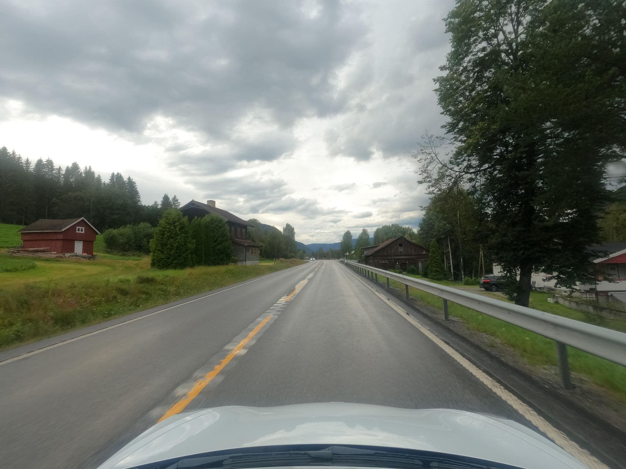 Street view near Tørrisplassen Camping, Hov — © catoandersen (CC BY-SA · Mapillary)