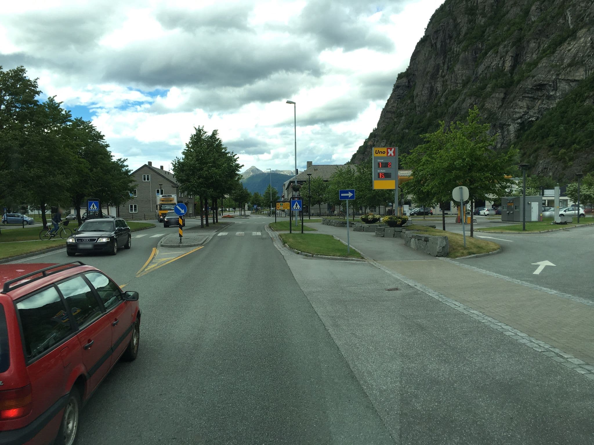Street view near Sunndalsøra Hotell, Sunndalsøra — © yaron (CC BY-SA · Mapillary)