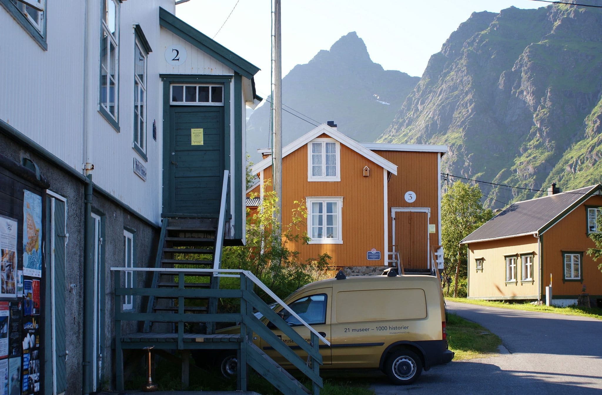 Street view near Å Hamna Rorbuer, Gravdal — © allefm (CC BY-SA · Mapillary)