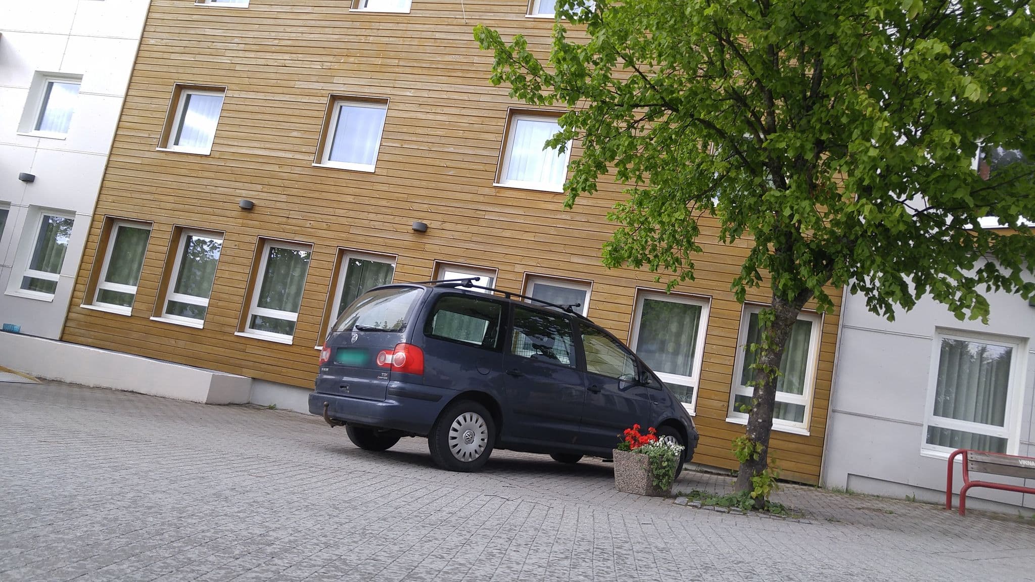 Street view near Kysthotellet Rørvik, Rørvik — © pbb (CC BY-SA · Mapillary)