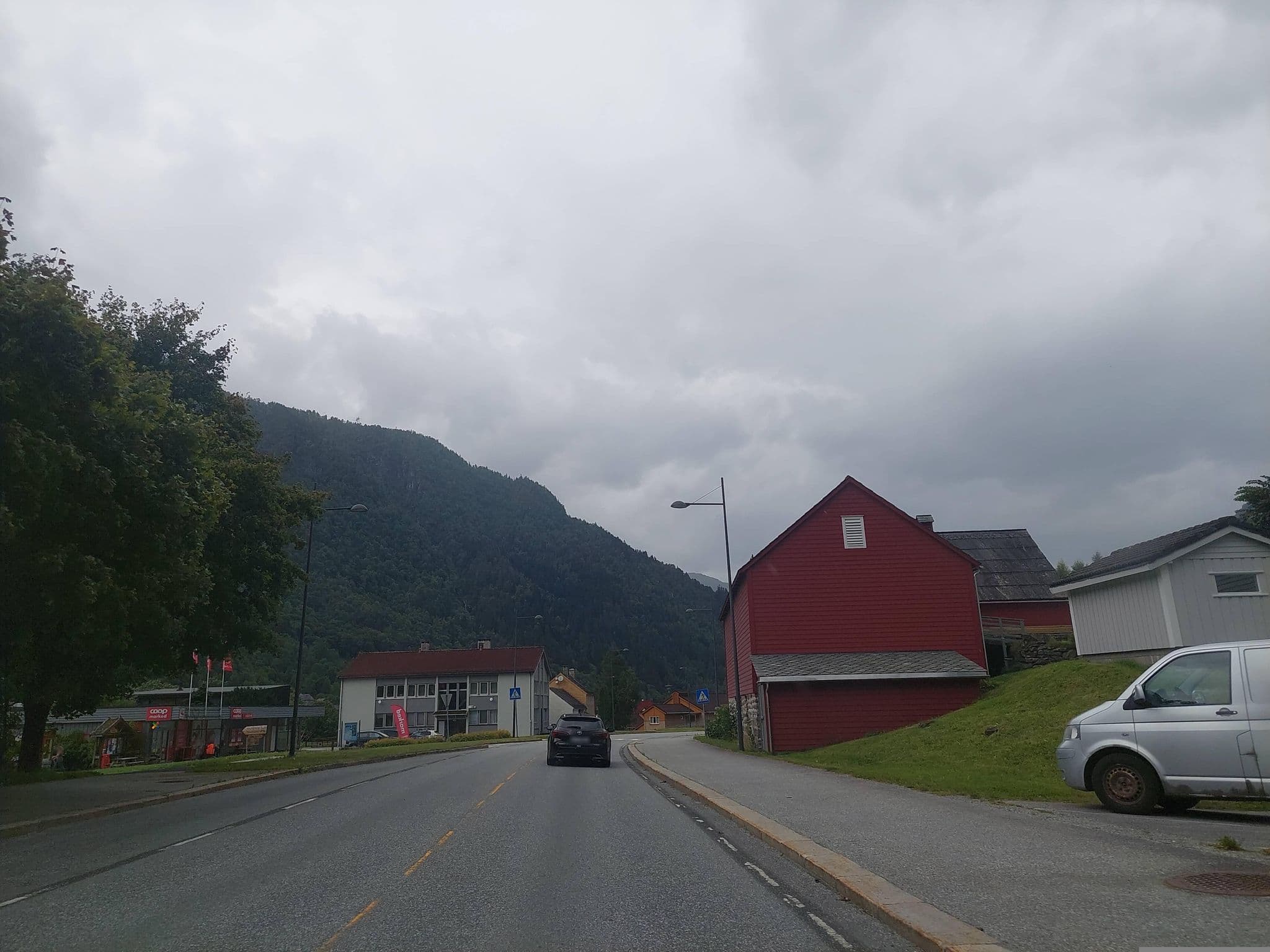 Street view near Jaunsen Gjestgjevarstad, Ulvik — © Albergarri788 (CC BY-SA · Mapillary)
