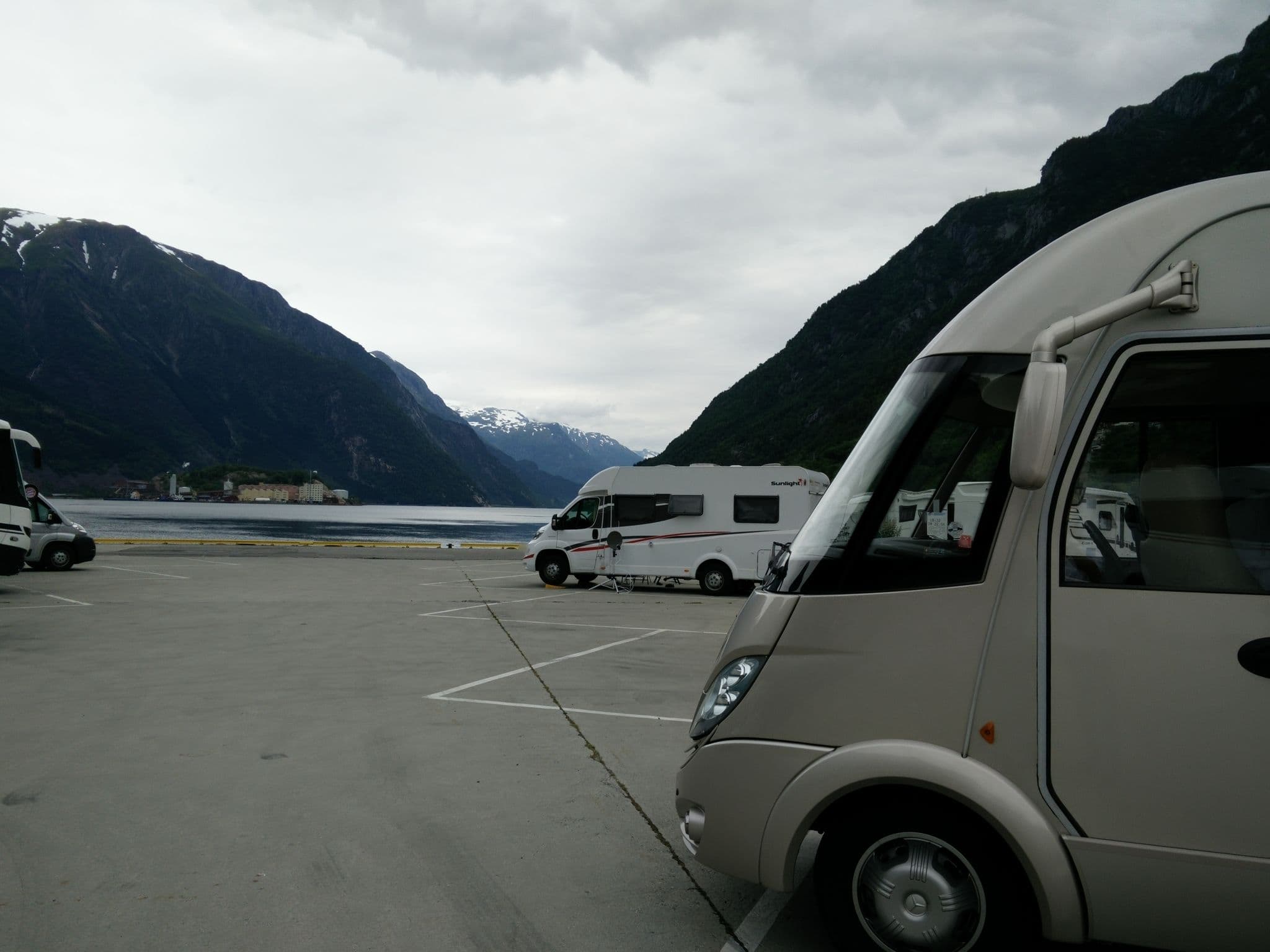 Street view near Camp Lothepus Bobilcamp, Odda — © bernardvoyageur (CC BY-SA · Mapillary)
