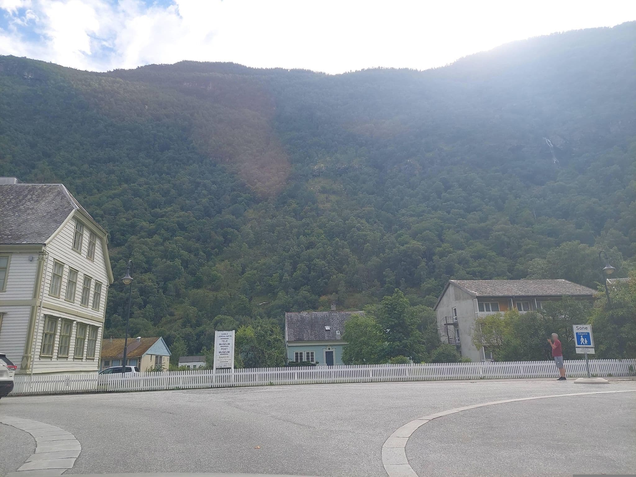 Street view near Lindstrøm Hotell, Lærdalsøyri — © Albergarri788 (CC BY-SA · Mapillary)