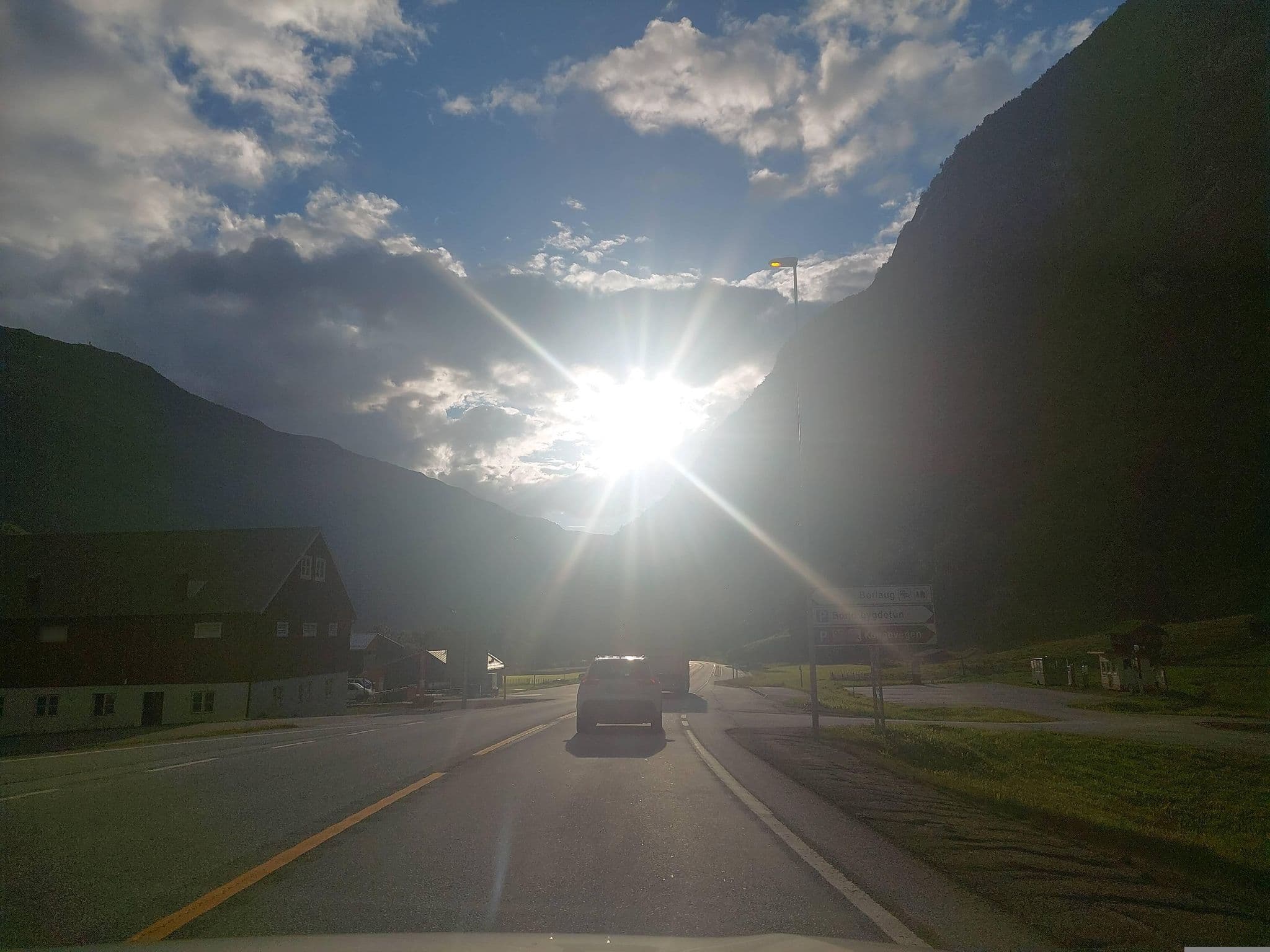 Street view near Borlaug Vandrerhjem, Årdalstangen — © Albergarri788 (CC BY-SA · Mapillary)