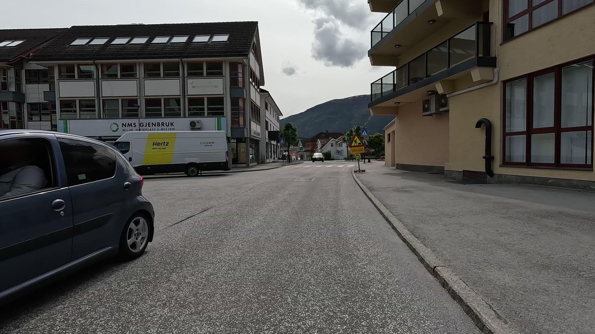Street view near Best Western Lægreid Hotell, Sogndal — © ToreH (CC BY-SA · Mapillary)