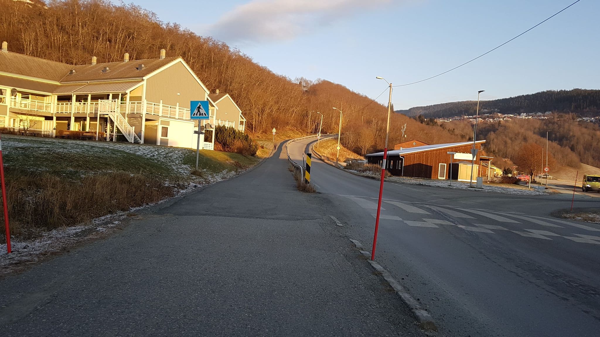Street view near Daniel's Hjem, Melhus — © pbb (CC BY-SA · Mapillary)