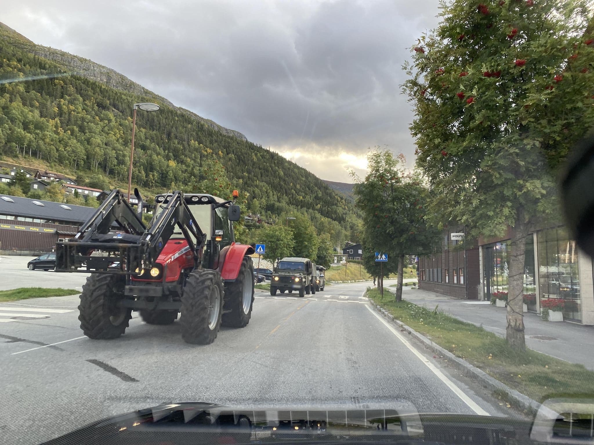 Street view near Brimibue, Fossbergom — © DataJan (CC BY-SA · Mapillary)