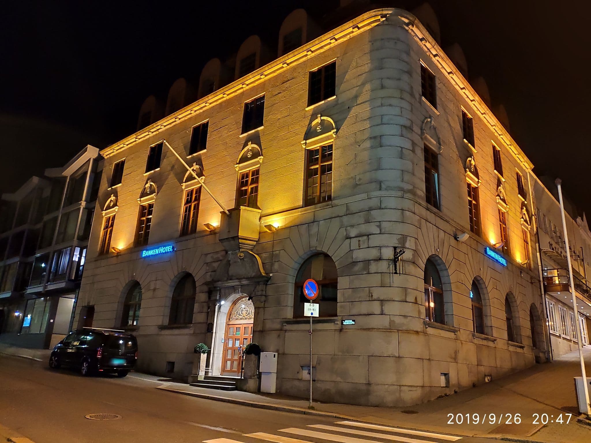 Street view near Banken Hotel, Haugesund — © km2bp (CC BY-SA · Mapillary)