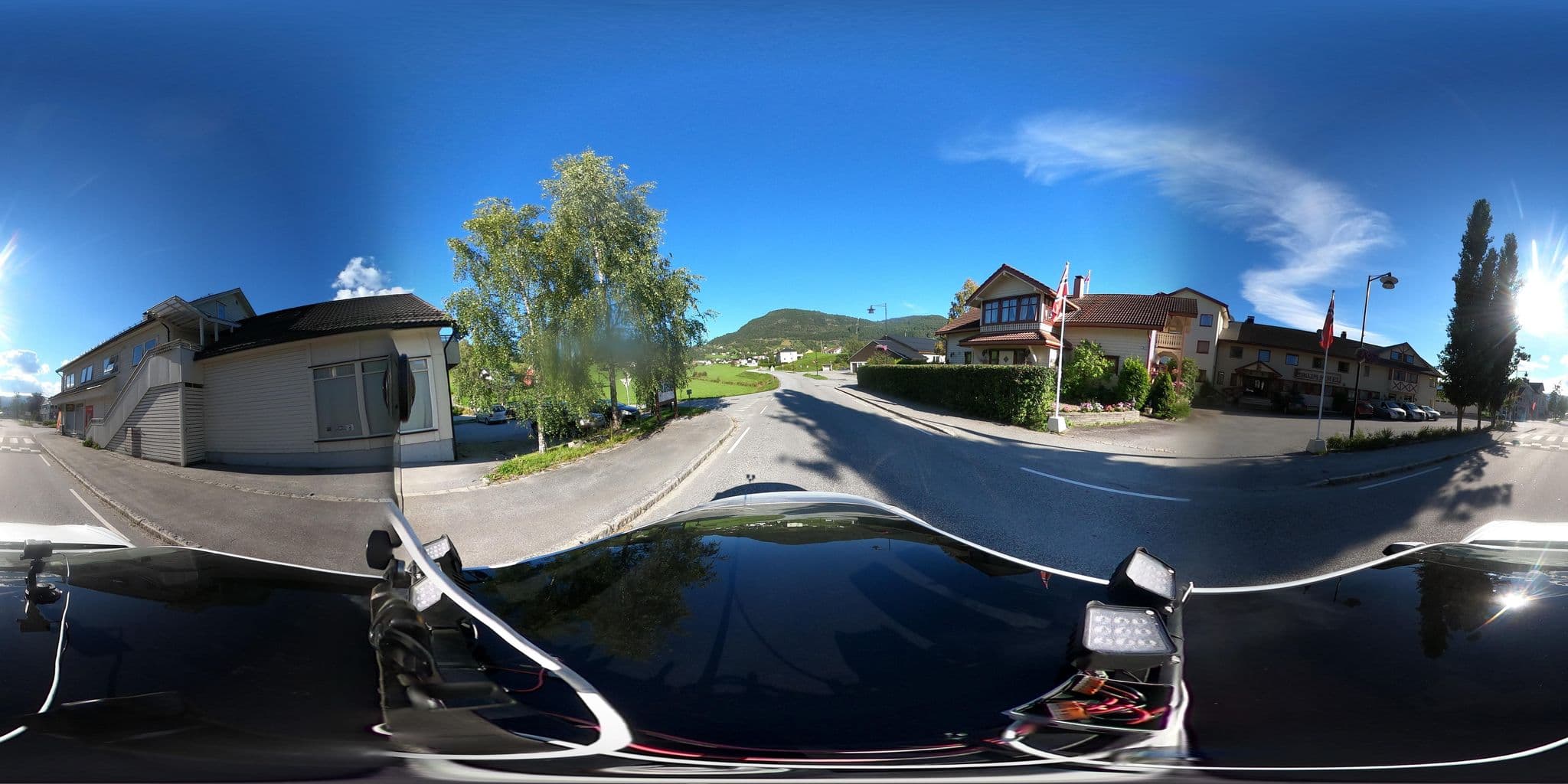 Street view near Eikum Hotel, Gaupne — © catoandersen (CC BY-SA · Mapillary)