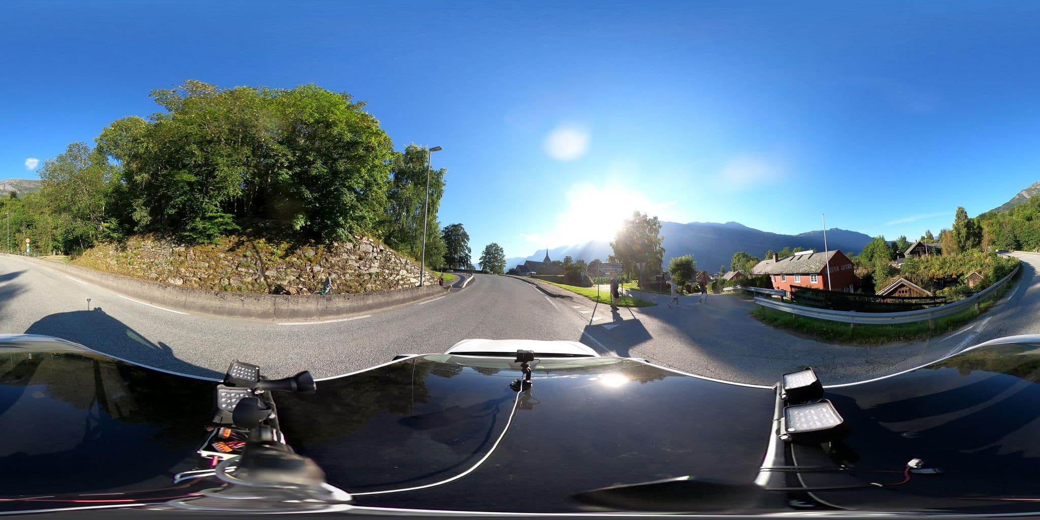 Street view near Ullensvang Gjesteheim, Øystese — © catoandersen (CC BY-SA · Mapillary)