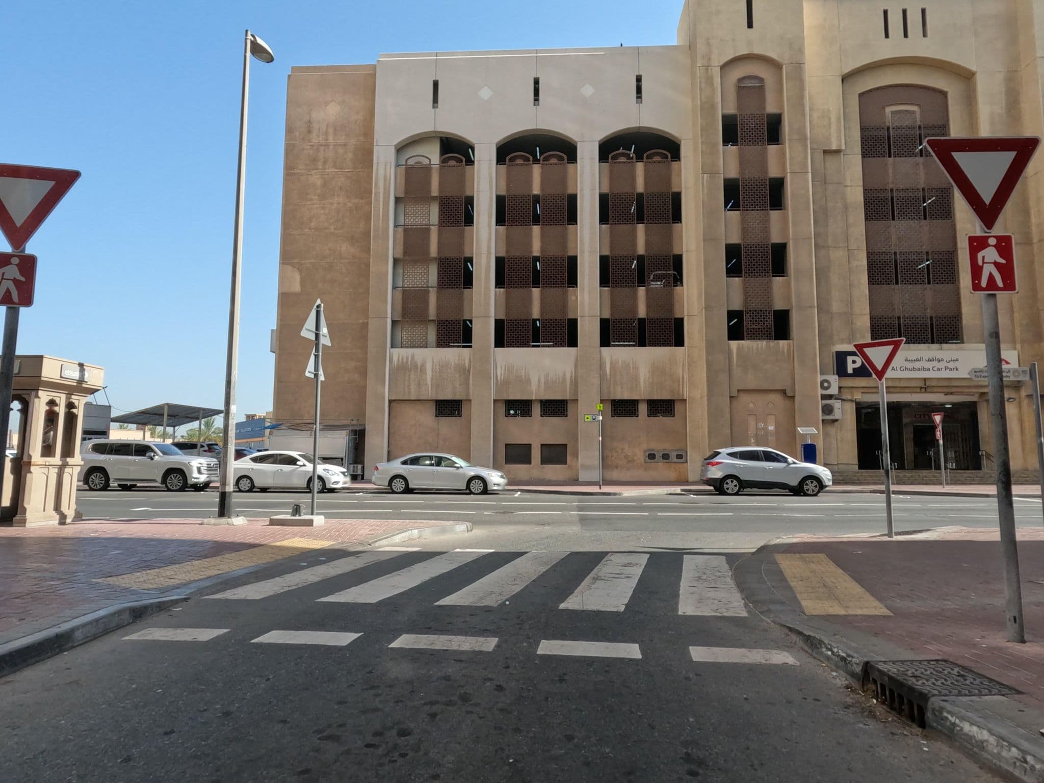 Street view near Hotel wescott, Bur Dubai — © countzero5 (CC BY-SA · Mapillary)