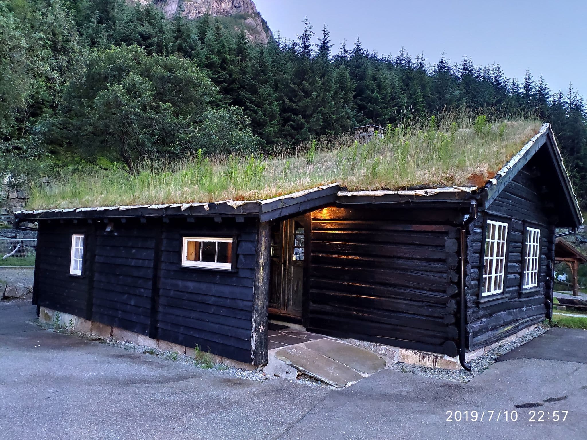 Street view near Byrkjedalstunet hotell, Oltedal — © km2bp (CC BY-SA · Mapillary)