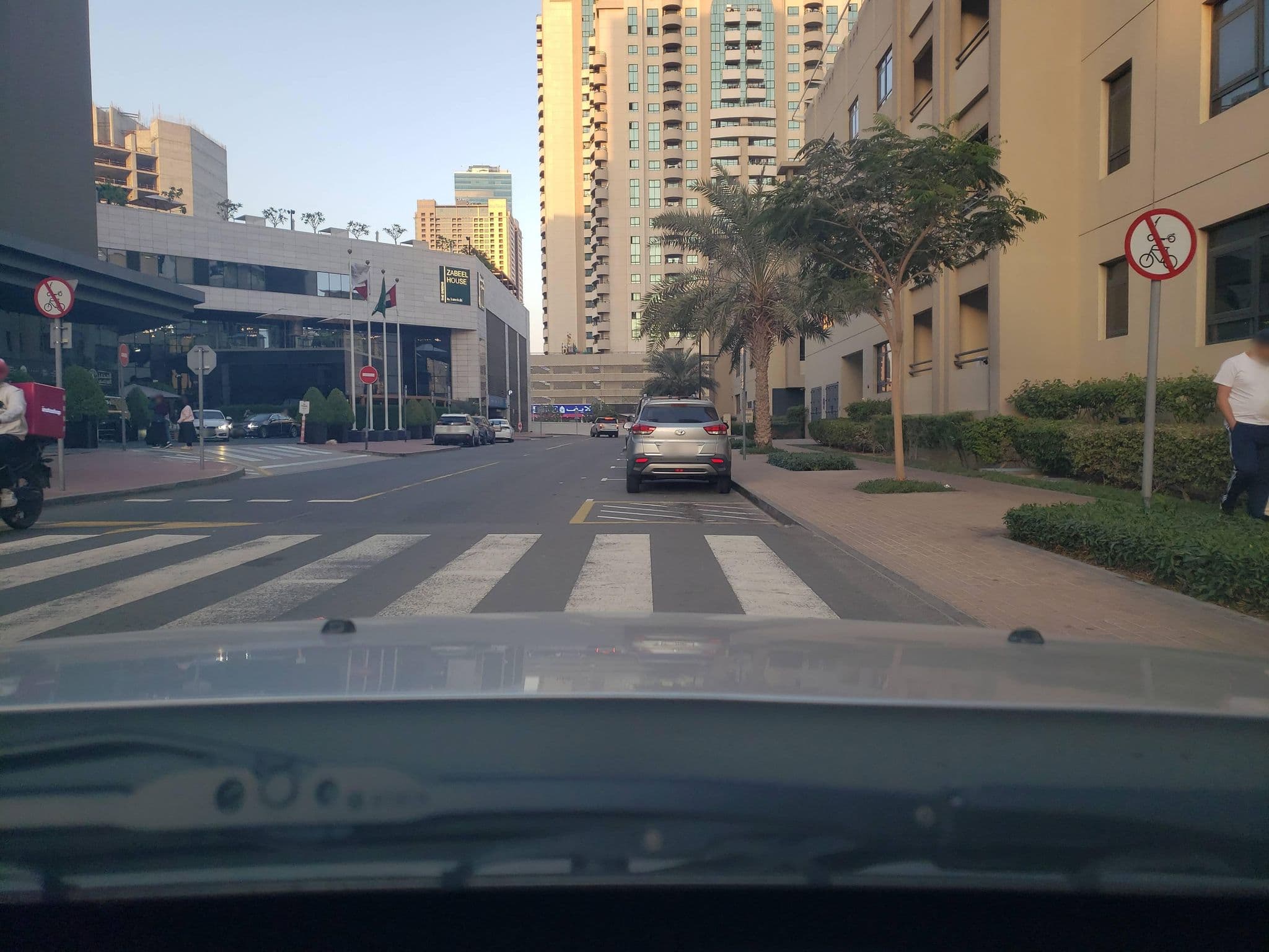 Street view near Zabeel House by Jumeirah, Dubai Internet City — © mapfool (CC BY-SA · Mapillary)