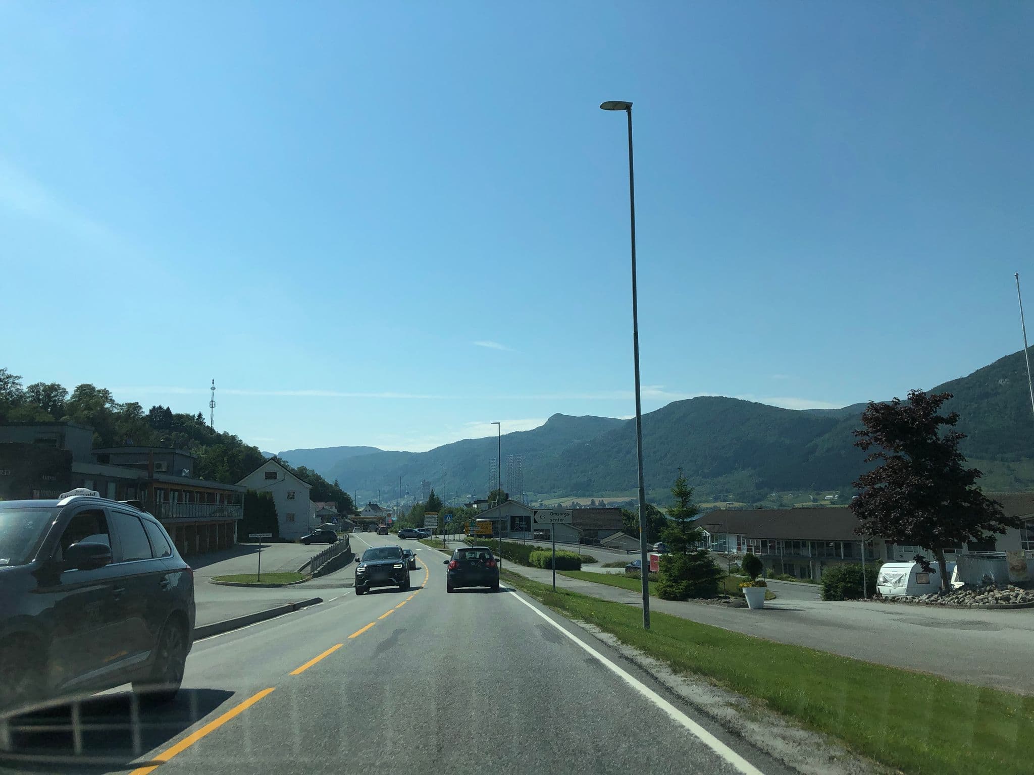 Street view near Ølen gjestegård, Etne — © brokenpike (CC BY-SA · Mapillary)