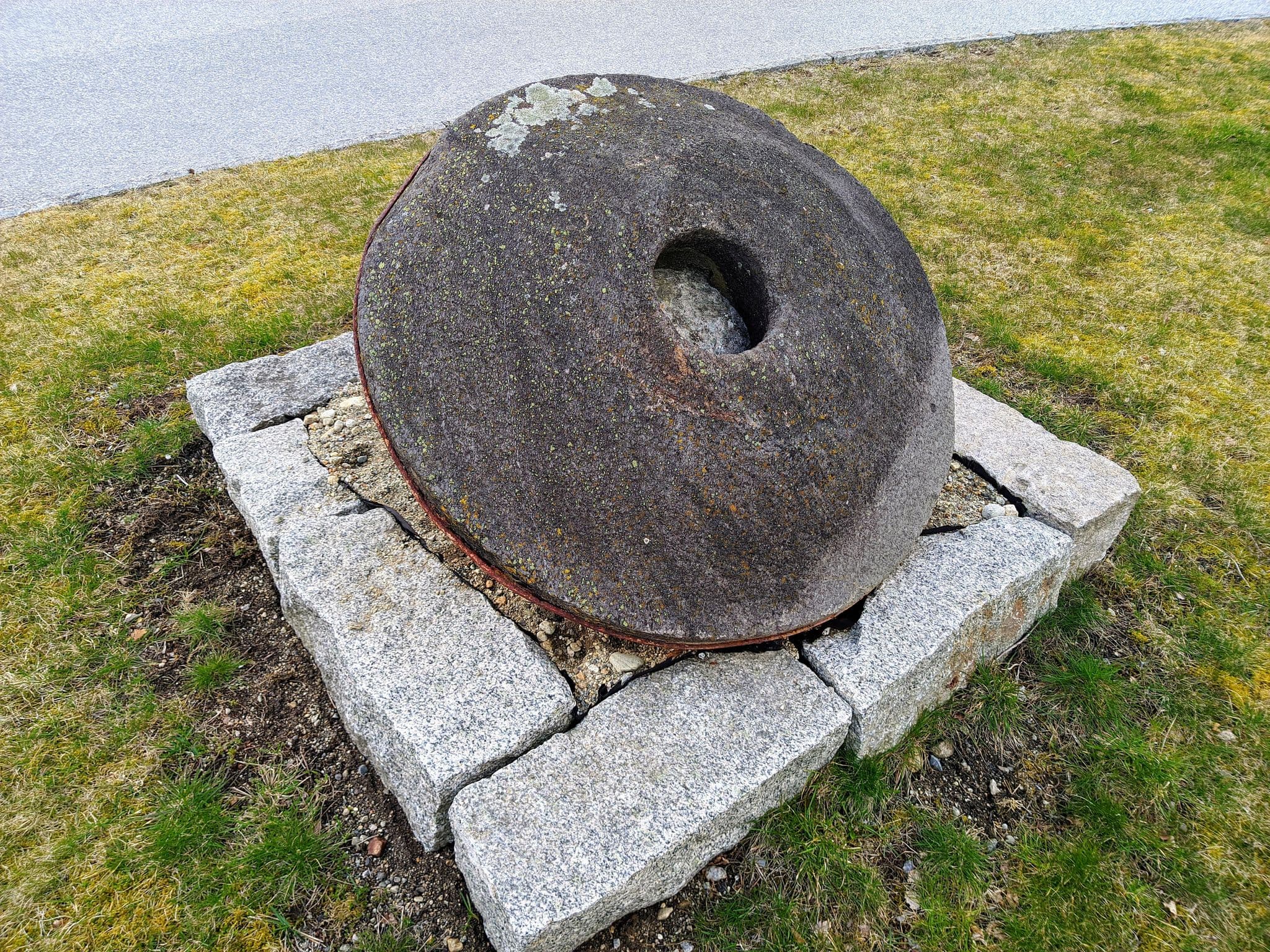 Street view near Bergslien Turistheim, Ulvik — © km2bp (CC BY-SA · Mapillary)