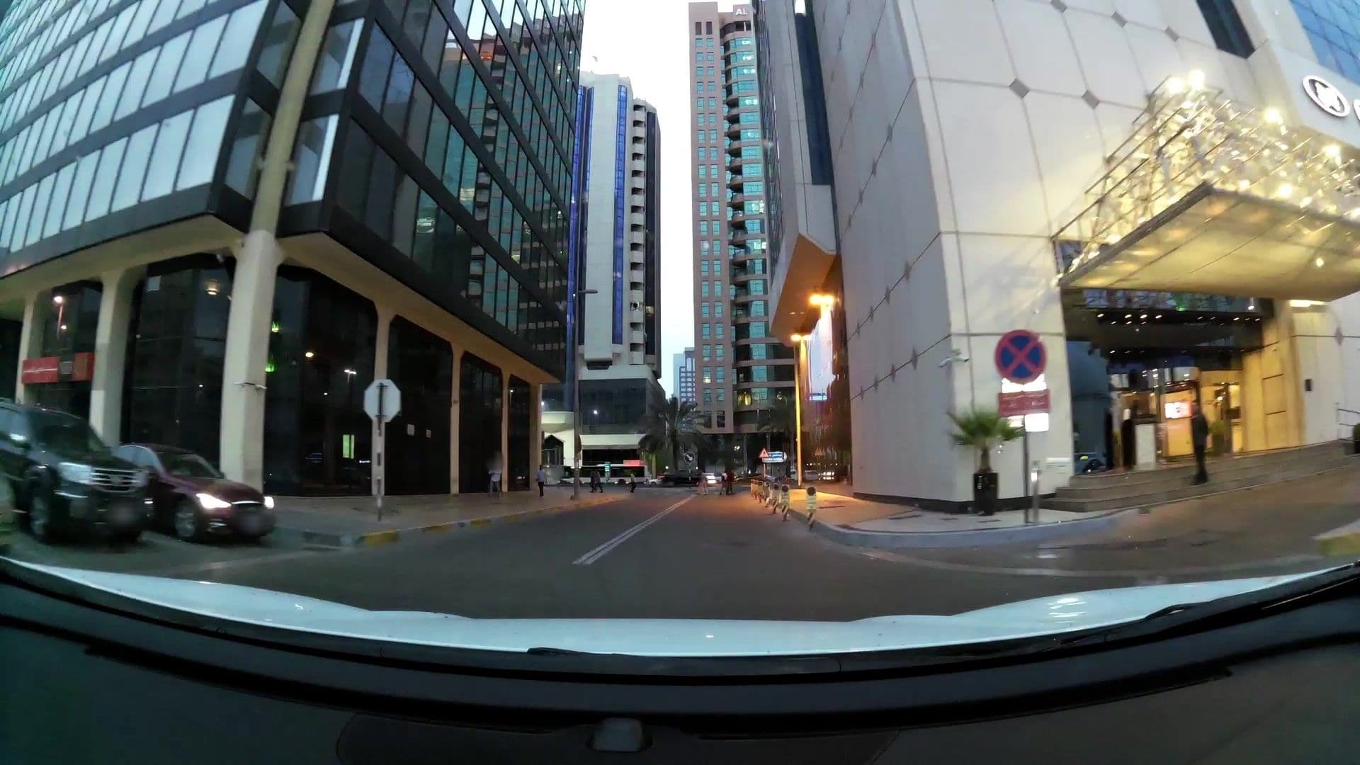 Street view near Crowne Plaza Abu Dhabi, Abu Dhabi — © kaartcam (CC BY-SA · Mapillary)
