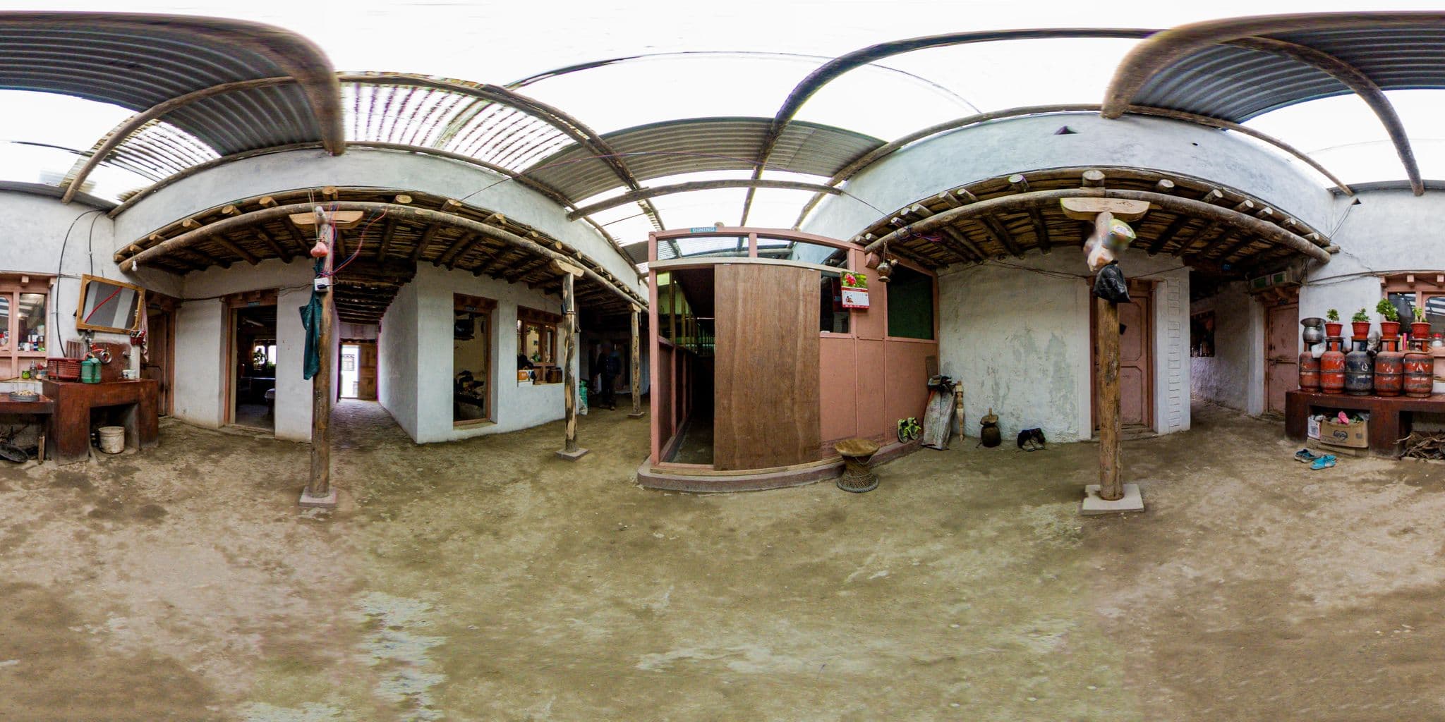 Street view near Hotel Anita, Mustāng — © TIW (CC BY-SA · Mapillary)