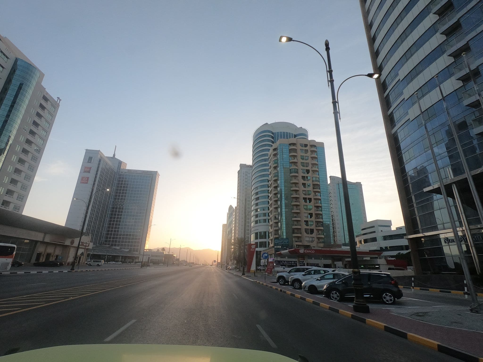 Street view near Nour Arjaan By Rotana, Fujairah — © countzero5 (CC BY-SA · Mapillary)