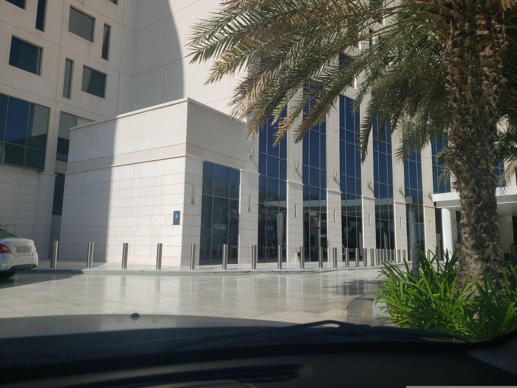 Street view near Crowne Plaza Abu Dhabi Yas Island, Masdar City — © mapfool (CC BY-SA · Mapillary)
