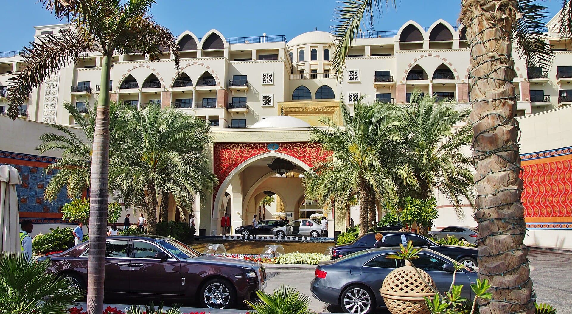 Jumeirah Zabeel Saray (via Wikimedia Commons, CC BY-SA 3.0)