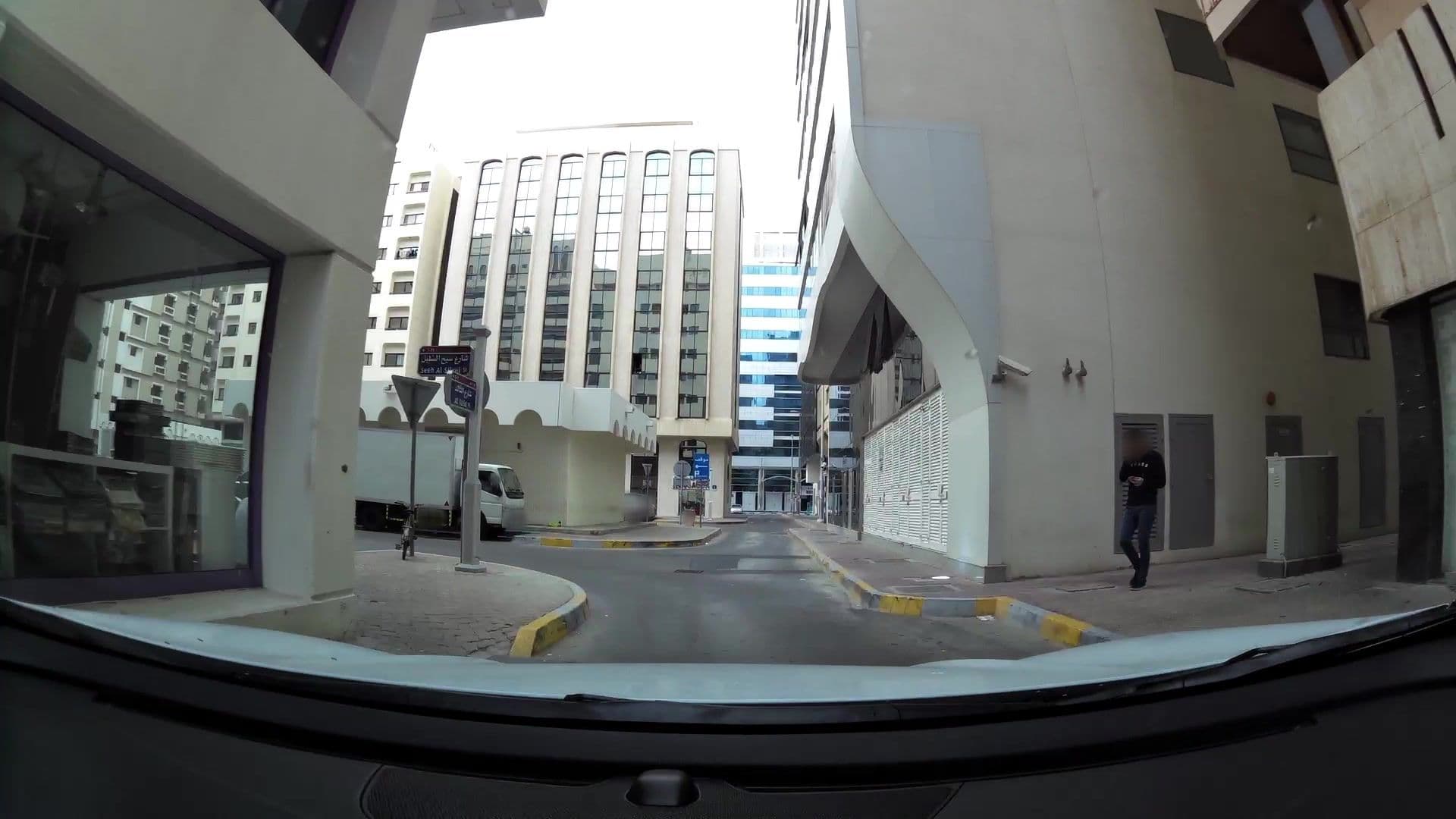 Street view near Hotel Oaks Liwa Executive Suites, Abu Dhabi — © kaartcam (CC BY-SA · Mapillary)