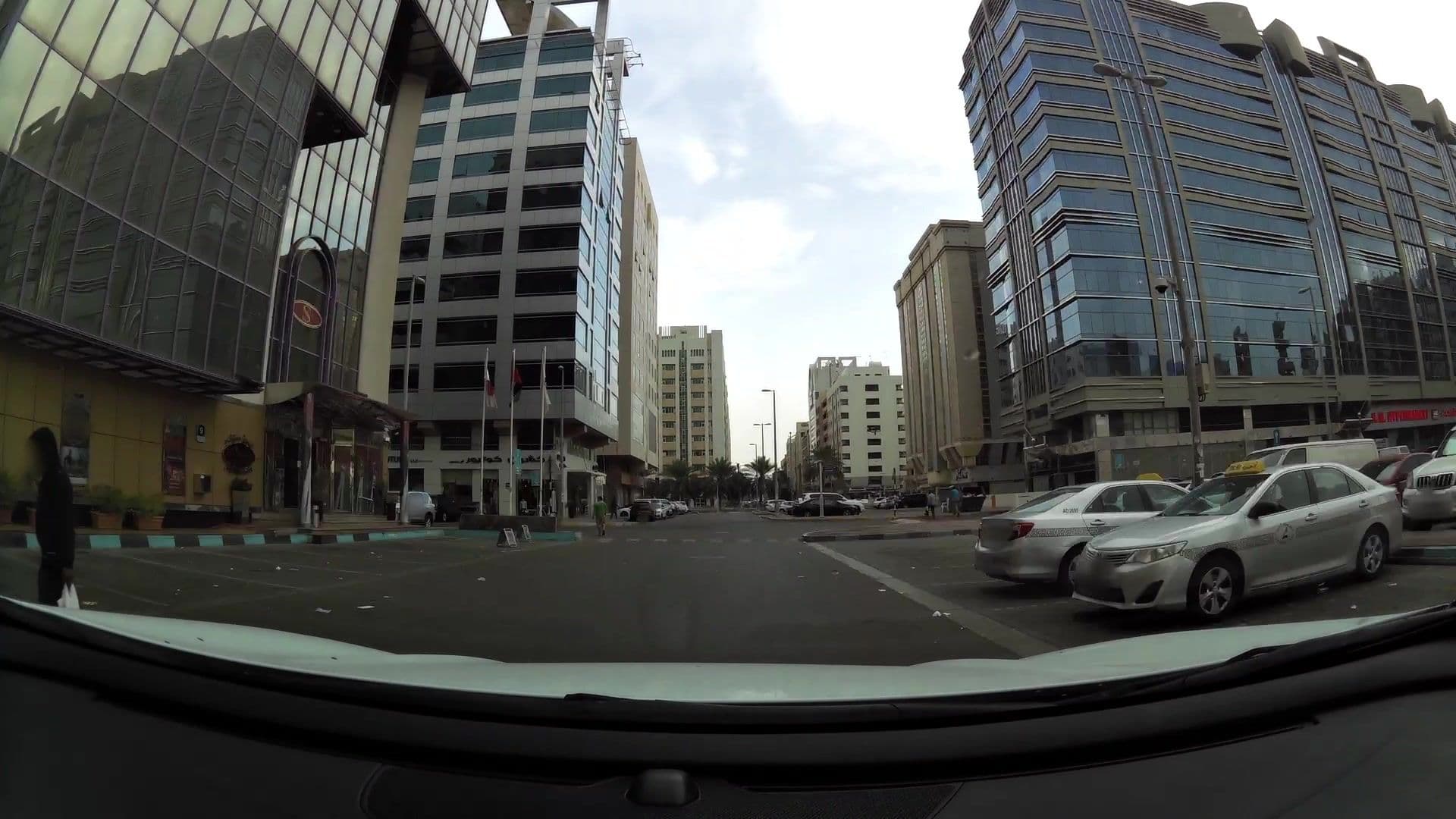 Street view near Strand Hotel, Abu Dhabi — © kaartcam (CC BY-SA · Mapillary)