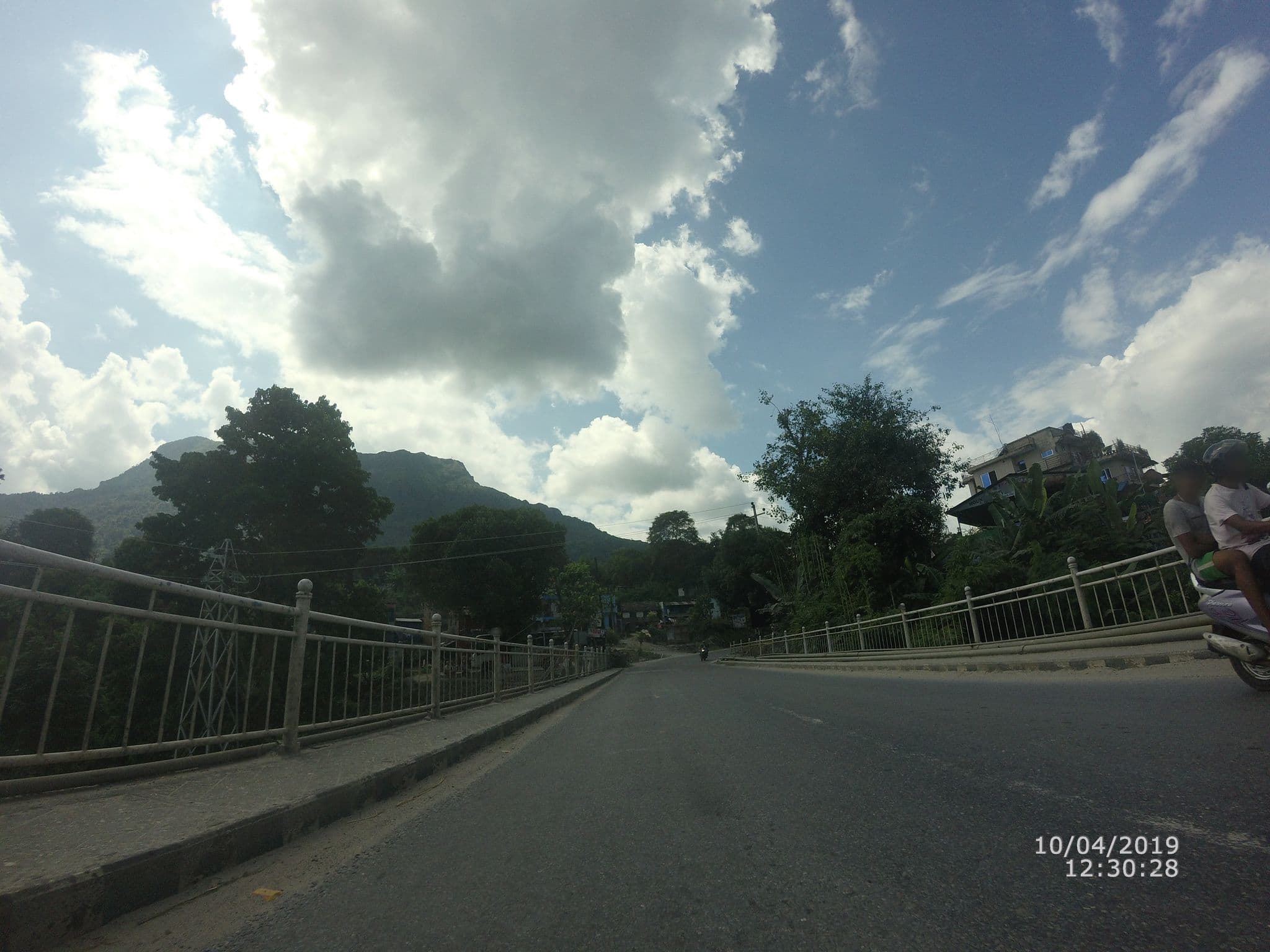 Street view near Hotel River View, Besisahar